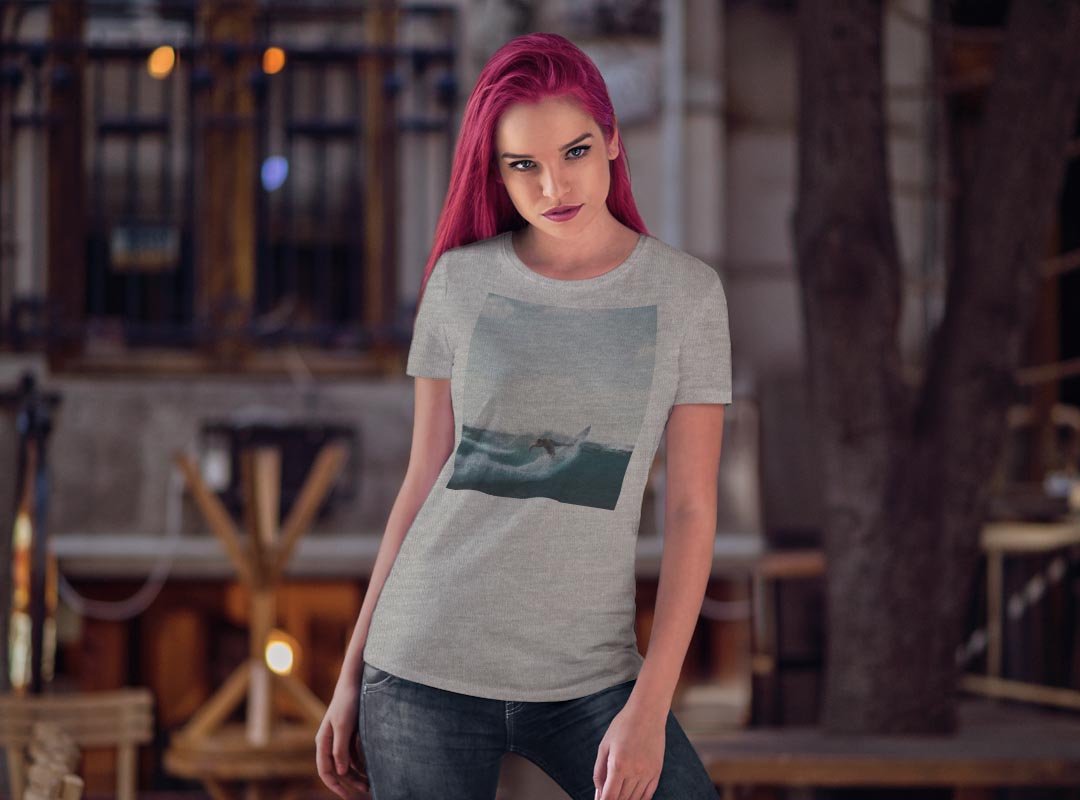 tシャツ レディース 半袖 白地 デザイン S M L XL Tシャツ ティーシャツ T shirt 023865 海　サーフィン　写真