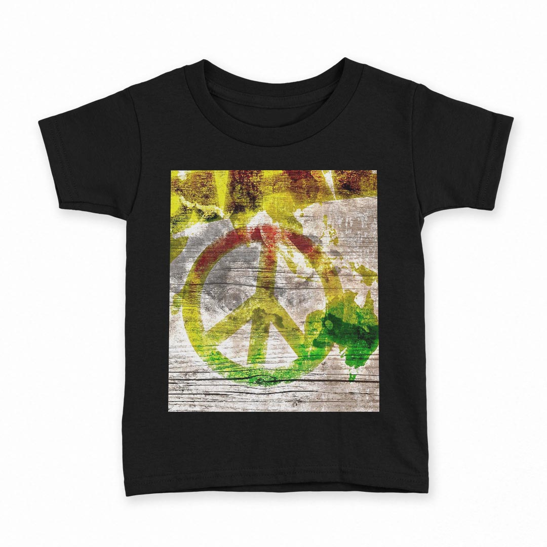 tシャツ キッズ 半袖 黒地 ブラック デザイン 90 100 110 120 130 140 150 Tシャツ ティーシャツ T shirt 上記で使用したデザインTシャツはこちら▼キッズ用Tシャツ　ブラック全デザインはこちらから▼ ▼キッズ用Tシャツ　グレー・ホワイト全デザインはこちらから▼商品特徴・15000デザインから選べる！デザインTシャツ！ ・洗濯も赤ちゃんにも安心なウェアプリント 　UltraChrome DGインクは洗濯に対しても色落ちが少なく、高い堅牢度が実証されています。 ・着心地や素材感にこだわった、上質なTシャツ。 ・1枚でも様になる万能型Tシャツ。 ・「よれない」「透けない」「長持ちする」という三大要素をすべて兼ね備えたTシャツです。 素材 ブラック：綿　100％ 注意事項画像はサンプルですので、Tシャツの大きさが若干異なる場合があります。ご覧の環境によっては多少色味に違いを感じる場合がございます。 イメージと違った、モニターと色味が異なるという理由での交換や返金はご対応出来かねます。 写真のカラーは可能な限り実際の商品に色味を近づけていますが、WEBの性質上ご使用のパソコンの設定や環境でカラーが若干異なります。 ご注文後に1点1点制作する受注生産品のため、不良品以外のご返品や交換は固くお断り致します。 選択間違いも保証対象外となりますため、ご注文の際は必ずサイズやカラーをご確認下さい。洗濯の際は、商品の色あせを避けるため手洗いをおすすめします。 つけ置き洗いは避けてください。 タンブラー乾燥はお控えください。発送について完全受注生産のハンドメイド商品となりますので、既製品と比べて発送までお時間を頂いています。 基本的に決済確認後、最大で10営業日での発送となります。繁忙期や休業日明けの場合はさらに時間がかかる場合があります。 その際には別途メールにてご連絡致します。メール便の場合、発送日から到着までに2〜4日ほどかかる場合が多く、紛失などの保障もご対応できかねます。あらかじめご了承下さい。