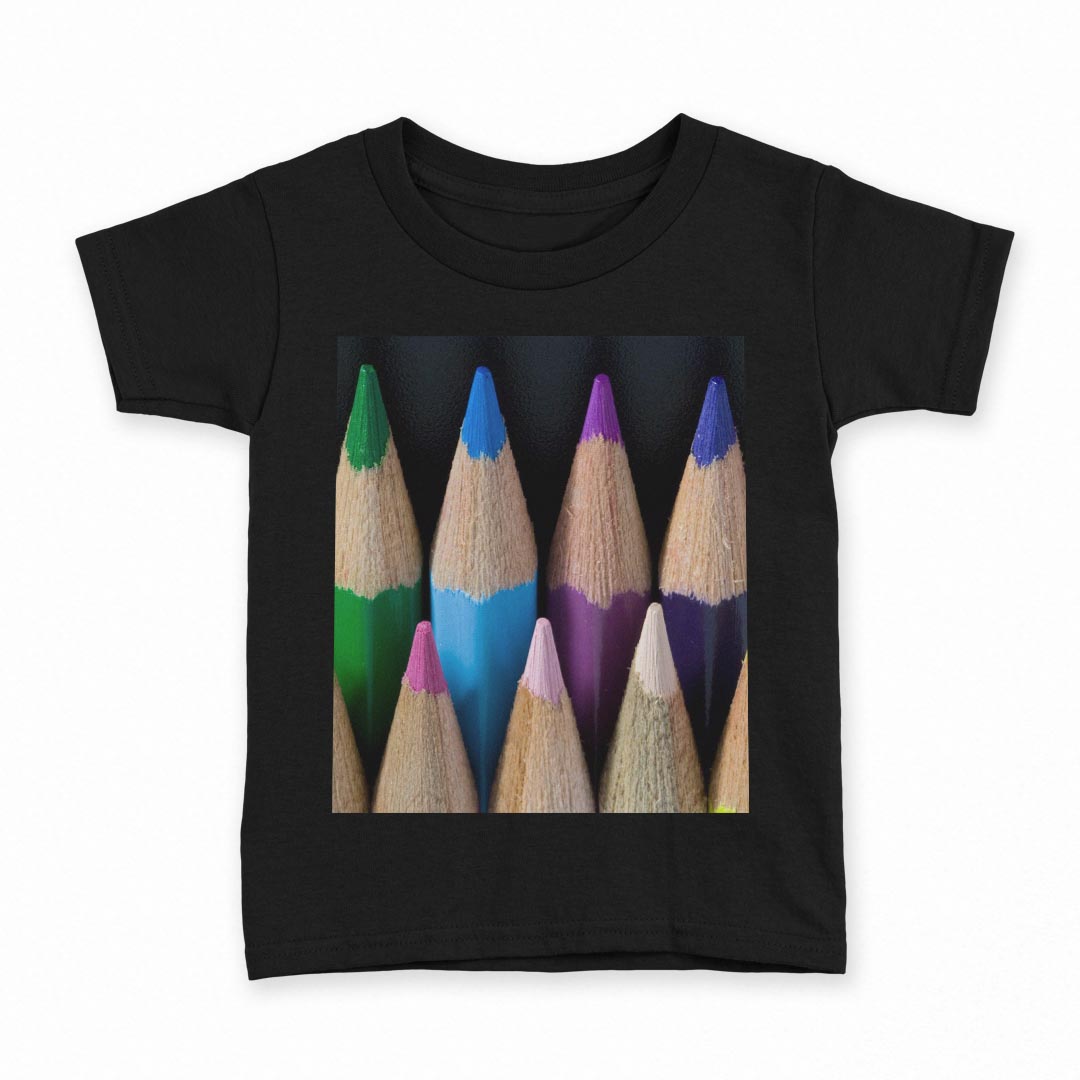 tシャツ キッズ 半袖 黒地 ブラック デザイン 90 100 110 120 130 140 150 Tシャツ ティーシャツ T shirt 上記で使用したデザインTシャツはこちら▼キッズ用Tシャツ　ブラック全デザインはこちらから▼ ▼キッズ用Tシャツ　グレー・ホワイト全デザインはこちらから▼商品特徴・15000デザインから選べる！デザインTシャツ！ ・洗濯も赤ちゃんにも安心なウェアプリント 　UltraChrome DGインクは洗濯に対しても色落ちが少なく、高い堅牢度が実証されています。 ・着心地や素材感にこだわった、上質なTシャツ。 ・1枚でも様になる万能型Tシャツ。 ・「よれない」「透けない」「長持ちする」という三大要素をすべて兼ね備えたTシャツです。 素材 ブラック：綿　100％ 注意事項画像はサンプルですので、Tシャツの大きさが若干異なる場合があります。ご覧の環境によっては多少色味に違いを感じる場合がございます。 イメージと違った、モニターと色味が異なるという理由での交換や返金はご対応出来かねます。 写真のカラーは可能な限り実際の商品に色味を近づけていますが、WEBの性質上ご使用のパソコンの設定や環境でカラーが若干異なります。 ご注文後に1点1点制作する受注生産品のため、不良品以外のご返品や交換は固くお断り致します。 選択間違いも保証対象外となりますため、ご注文の際は必ずサイズやカラーをご確認下さい。洗濯の際は、商品の色あせを避けるため手洗いをおすすめします。 つけ置き洗いは避けてください。 タンブラー乾燥はお控えください。発送について完全受注生産のハンドメイド商品となりますので、既製品と比べて発送までお時間を頂いています。 基本的に決済確認後、最大で10営業日での発送となります。繁忙期や休業日明けの場合はさらに時間がかかる場合があります。 その際には別途メールにてご連絡致します。メール便の場合、発送日から到着までに2〜4日ほどかかる場合が多く、紛失などの保障もご対応できかねます。あらかじめご了承下さい。