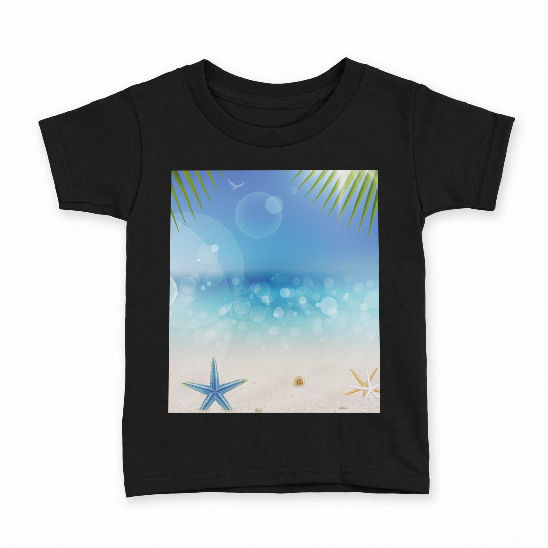 tシャツ キッズ 半袖 黒地 ブラック デザイン 90 100 110 120 130 140 150 Tシャツ ティーシャツ T shirt 上記で使用したデザインTシャツはこちら▼キッズ用Tシャツ　ブラック全デザインはこちらから▼ ▼キッズ用Tシャツ　グレー・ホワイト全デザインはこちらから▼商品特徴・15000デザインから選べる！デザインTシャツ！ ・洗濯も赤ちゃんにも安心なウェアプリント 　UltraChrome DGインクは洗濯に対しても色落ちが少なく、高い堅牢度が実証されています。 ・着心地や素材感にこだわった、上質なTシャツ。 ・1枚でも様になる万能型Tシャツ。 ・「よれない」「透けない」「長持ちする」という三大要素をすべて兼ね備えたTシャツです。 素材 ブラック：綿　100％ 注意事項画像はサンプルですので、Tシャツの大きさが若干異なる場合があります。ご覧の環境によっては多少色味に違いを感じる場合がございます。 イメージと違った、モニターと色味が異なるという理由での交換や返金はご対応出来かねます。 写真のカラーは可能な限り実際の商品に色味を近づけていますが、WEBの性質上ご使用のパソコンの設定や環境でカラーが若干異なります。 ご注文後に1点1点制作する受注生産品のため、不良品以外のご返品や交換は固くお断り致します。 選択間違いも保証対象外となりますため、ご注文の際は必ずサイズやカラーをご確認下さい。洗濯の際は、商品の色あせを避けるため手洗いをおすすめします。 つけ置き洗いは避けてください。 タンブラー乾燥はお控えください。発送について完全受注生産のハンドメイド商品となりますので、既製品と比べて発送までお時間を頂いています。 基本的に決済確認後、最大で10営業日での発送となります。繁忙期や休業日明けの場合はさらに時間がかかる場合があります。 その際には別途メールにてご連絡致します。メール便の場合、発送日から到着までに2〜4日ほどかかる場合が多く、紛失などの保障もご対応できかねます。あらかじめご了承下さい。