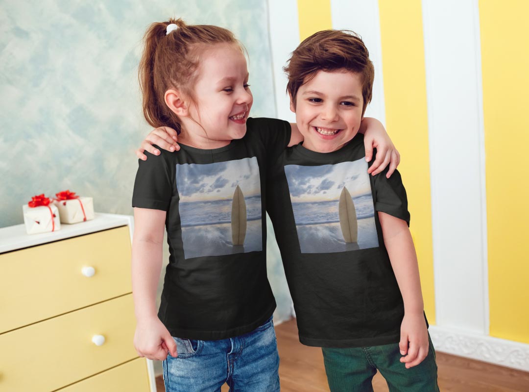 tシャツ キッズ 半袖 黒地 ブラック デザイン 90 100 110 120 130 140 150 160 Tシャツ ティーシャツ T shirt 008899 写真　海　夏　サーフィン 2
