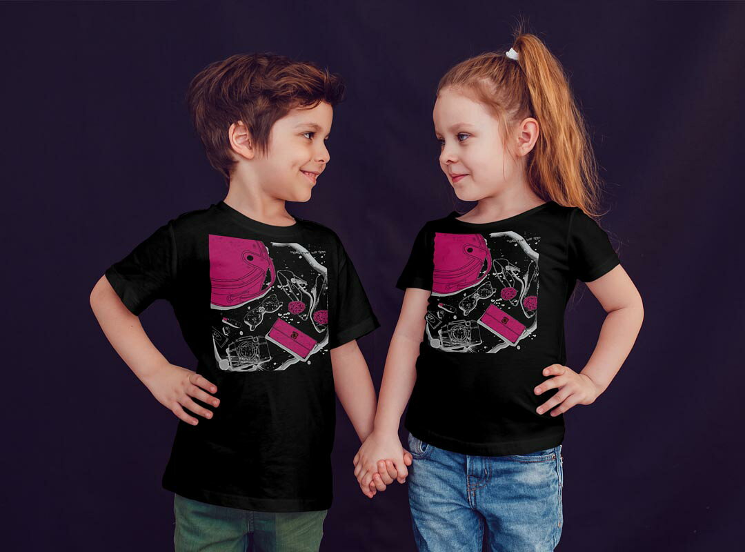 tシャツ キッズ 半袖 黒地 ブラック デザイン 90 100 110 120 130 140 150 160 Tシャツ ティーシャツ T shirt 006112 イラスト　旅行　カメラ kabekore-10602537 kabeコレ サンプル画像3