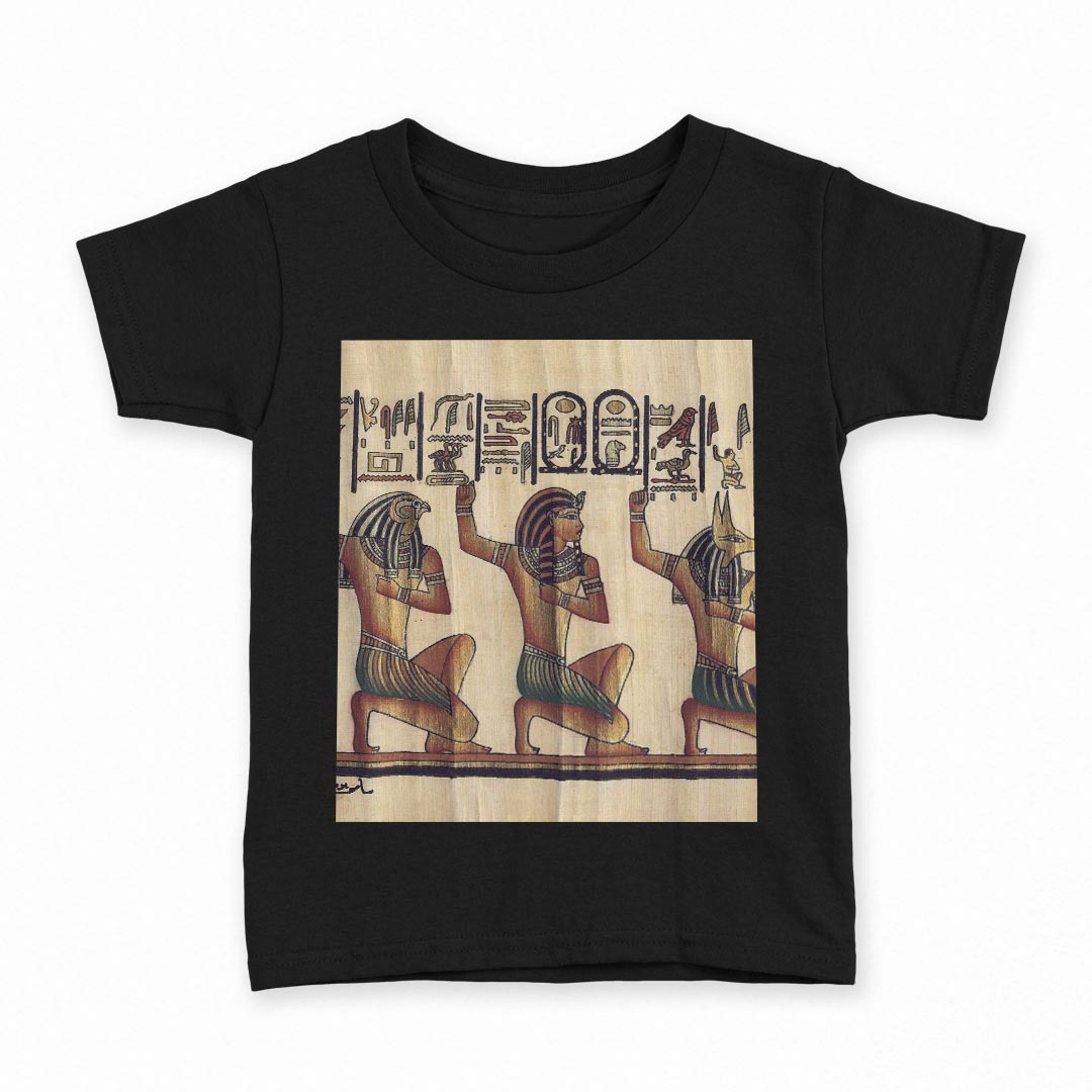 tシャツ キッズ 半袖 黒地 ブラック デザイン 90 100 110 120 130 140 150 Tシャツ ティーシャツ T shirt 上記で使用したデザインTシャツはこちら▼キッズ用Tシャツ　ブラック全デザインはこちらから▼ ▼キッズ用Tシャツ　グレー・ホワイト全デザインはこちらから▼商品特徴・15000デザインから選べる！デザインTシャツ！ ・洗濯も赤ちゃんにも安心なウェアプリント 　UltraChrome DGインクは洗濯に対しても色落ちが少なく、高い堅牢度が実証されています。 ・着心地や素材感にこだわった、上質なTシャツ。 ・1枚でも様になる万能型Tシャツ。 ・「よれない」「透けない」「長持ちする」という三大要素をすべて兼ね備えたTシャツです。 素材 ブラック：綿　100％ 注意事項画像はサンプルですので、Tシャツの大きさが若干異なる場合があります。ご覧の環境によっては多少色味に違いを感じる場合がございます。 イメージと違った、モニターと色味が異なるという理由での交換や返金はご対応出来かねます。 写真のカラーは可能な限り実際の商品に色味を近づけていますが、WEBの性質上ご使用のパソコンの設定や環境でカラーが若干異なります。 ご注文後に1点1点制作する受注生産品のため、不良品以外のご返品や交換は固くお断り致します。 選択間違いも保証対象外となりますため、ご注文の際は必ずサイズやカラーをご確認下さい。洗濯の際は、商品の色あせを避けるため手洗いをおすすめします。 つけ置き洗いは避けてください。 タンブラー乾燥はお控えください。発送について完全受注生産のハンドメイド商品となりますので、既製品と比べて発送までお時間を頂いています。 基本的に決済確認後、最大で10営業日での発送となります。繁忙期や休業日明けの場合はさらに時間がかかる場合があります。 その際には別途メールにてご連絡致します。メール便の場合、発送日から到着までに2〜4日ほどかかる場合が多く、紛失などの保障もご対応できかねます。あらかじめご了承下さい。