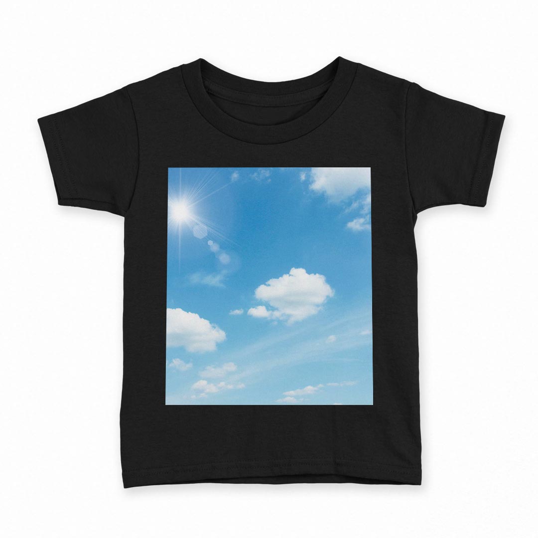 tシャツ キッズ 半袖 黒地 ブラック デザイン 90 100 110 120 130 140 150 Tシャツ ティーシャツ T shirt 上記で使用したデザインTシャツはこちら▼キッズ用Tシャツ　ブラック全デザインはこちらから▼ ▼キッズ用Tシャツ　グレー・ホワイト全デザインはこちらから▼商品特徴・15000デザインから選べる！デザインTシャツ！ ・洗濯も赤ちゃんにも安心なウェアプリント 　UltraChrome DGインクは洗濯に対しても色落ちが少なく、高い堅牢度が実証されています。 ・着心地や素材感にこだわった、上質なTシャツ。 ・1枚でも様になる万能型Tシャツ。 ・「よれない」「透けない」「長持ちする」という三大要素をすべて兼ね備えたTシャツです。 素材 ブラック：綿　100％ 注意事項画像はサンプルですので、Tシャツの大きさが若干異なる場合があります。ご覧の環境によっては多少色味に違いを感じる場合がございます。 イメージと違った、モニターと色味が異なるという理由での交換や返金はご対応出来かねます。 写真のカラーは可能な限り実際の商品に色味を近づけていますが、WEBの性質上ご使用のパソコンの設定や環境でカラーが若干異なります。 ご注文後に1点1点制作する受注生産品のため、不良品以外のご返品や交換は固くお断り致します。 選択間違いも保証対象外となりますため、ご注文の際は必ずサイズやカラーをご確認下さい。洗濯の際は、商品の色あせを避けるため手洗いをおすすめします。 つけ置き洗いは避けてください。 タンブラー乾燥はお控えください。発送について完全受注生産のハンドメイド商品となりますので、既製品と比べて発送までお時間を頂いています。 基本的に決済確認後、最大で10営業日での発送となります。繁忙期や休業日明けの場合はさらに時間がかかる場合があります。 その際には別途メールにてご連絡致します。メール便の場合、発送日から到着までに2〜4日ほどかかる場合が多く、紛失などの保障もご対応できかねます。あらかじめご了承下さい。