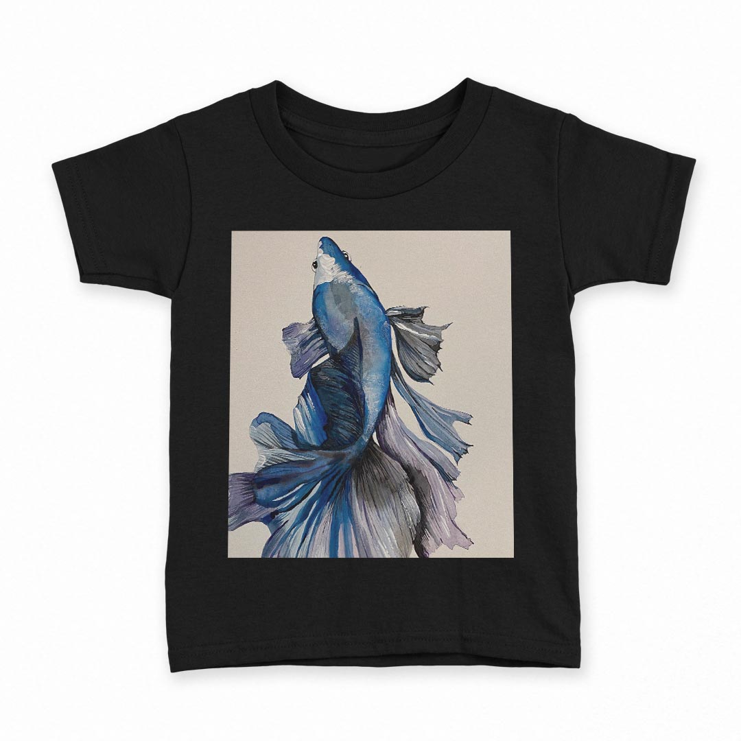 tシャツ キッズ 半袖 黒地 ブラック デザイン 90 100 110 120 130 140 150 Tシャツ ティーシャツ T shirt 上記で使用したデザインTシャツはこちら▼キッズ用Tシャツ　ブラック全デザインはこちらから▼ ▼キッズ用Tシャツ　グレー・ホワイト全デザインはこちらから▼ ▼キッズ用Tシャツ　カラー全デザインはこちらから▼ 商品特徴・15000デザインから選べる！デザインTシャツ！ ・洗濯も赤ちゃんにも安心なウェアプリント 　UltraChrome DGインクは洗濯に対しても色落ちが少なく、高い堅牢度が実証されています。 ・着心地や素材感にこだわった、上質なTシャツ。 ・1枚でも様になる万能型Tシャツ。 ・「よれない」「透けない」「長持ちする」という三大要素をすべて兼ね備えたTシャツです。 素材 ブラック：綿　100％ 注意事項画像はサンプルですので、Tシャツの大きさが若干異なる場合があります。ご覧の環境によっては多少色味に違いを感じる場合がございます。 イメージと違った、モニターと色味が異なるという理由での交換や返金はご対応出来かねます。 写真のカラーは可能な限り実際の商品に色味を近づけていますが、WEBの性質上ご使用のパソコンの設定や環境でカラーが若干異なります。 ご注文後に1点1点制作する受注生産品のため、不良品以外のご返品や交換は固くお断り致します。 機種の選択間違いも保証対象外となりますため、ご注文の際は必ず機種をご確認下さい。発送について完全受注生産のハンドメイド商品となりますので、既製品と比べて発送までお時間を頂いています。 基本的に決済確認後、最大で10営業日での発送となります。繁忙期や休業日明けの場合はさらに時間がかかる場合があります。 その際には別途メールにてご連絡致します。メール便の場合、発送日から到着までに2〜4日ほどかかる場合が多く、紛失などの保障もご対応できかねます。あらかじめご了承下さい。