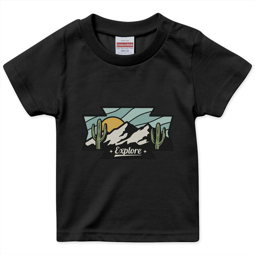 tシャツ キッズ 半袖 黒地 ブラック デザイン 90 100 110 120 130 140 150 Tシャツ ティーシャツ T shirt 上記で使用したデザインTシャツはこちら▼キッズ用Tシャツ　ブラック全デザインはこちらから▼ ▼キッズ用Tシャツ　グレー・ホワイト全デザインはこちらから▼ ▼キッズ用Tシャツ　カラー全デザインはこちらから▼ 商品特徴・15000デザインから選べる！デザインTシャツ！ ・洗濯も赤ちゃんにも安心なウェアプリント 　UltraChrome DGインクは洗濯に対しても色落ちが少なく、高い堅牢度が実証されています。 ・着心地や素材感にこだわった、上質なTシャツ。 ・1枚でも様になる万能型Tシャツ。 ・「よれない」「透けない」「長持ちする」という三大要素をすべて兼ね備えたTシャツです。 素材 ブラック：綿　100％ 注意事項画像はサンプルですので、Tシャツの大きさが若干異なる場合があります。ご覧の環境によっては多少色味に違いを感じる場合がございます。 イメージと違った、モニターと色味が異なるという理由での交換や返金はご対応出来かねます。 写真のカラーは可能な限り実際の商品に色味を近づけていますが、WEBの性質上ご使用のパソコンの設定や環境でカラーが若干異なります。 ご注文後に1点1点制作する受注生産品のため、不良品以外のご返品や交換は固くお断り致します。 選択間違いも保証対象外となりますため、ご注文の際は必ずサイズやカラーをご確認下さい。洗濯の際は、商品の色あせを避けるため手洗いをおすすめします。 つけ置き洗いは避けてください。 タンブラー乾燥はお控えください。発送について完全受注生産のハンドメイド商品となりますので、既製品と比べて発送までお時間を頂いています。 基本的に決済確認後、最大で10営業日での発送となります。繁忙期や休業日明けの場合はさらに時間がかかる場合があります。 その際には別途メールにてご連絡致します。メール便の場合、発送日から到着までに2?4日ほどかかる場合が多く、紛失などの保障もご対応できかねます。あらかじめご了承下さい。