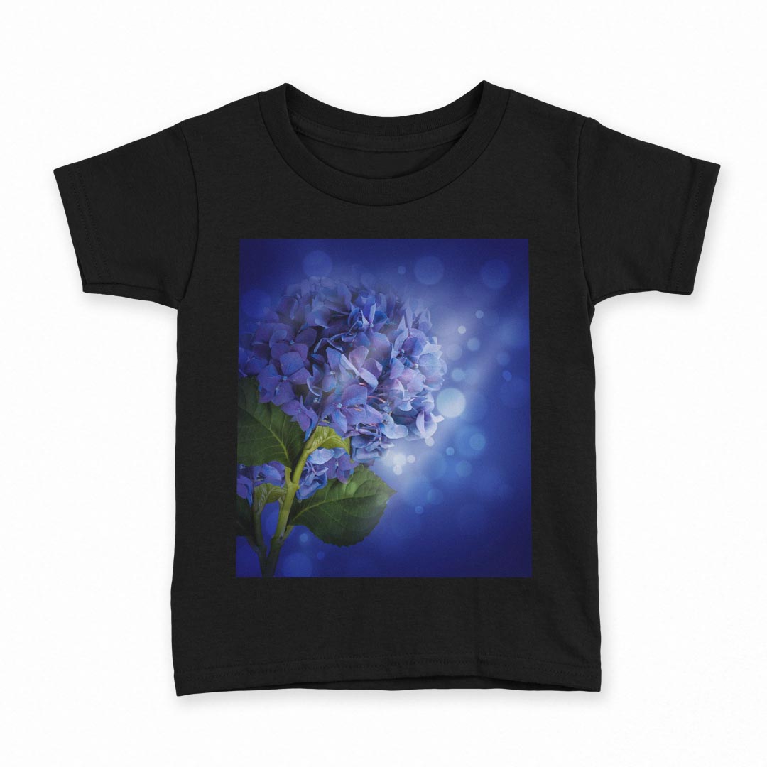 tシャツ キッズ 半袖 黒地 ブラック デザイン 90 100 110 120 130 140 150 Tシャツ ティーシャツ T shirt 上記で使用したデザインTシャツはこちら▼キッズ用Tシャツ　ブラック全デザインはこちらから▼ ▼キッズ用Tシャツ　グレー・ホワイト全デザインはこちらから▼商品特徴・15000デザインから選べる！デザインTシャツ！ ・洗濯も赤ちゃんにも安心なウェアプリント 　UltraChrome DGインクは洗濯に対しても色落ちが少なく、高い堅牢度が実証されています。 ・着心地や素材感にこだわった、上質なTシャツ。 ・1枚でも様になる万能型Tシャツ。 ・「よれない」「透けない」「長持ちする」という三大要素をすべて兼ね備えたTシャツです。 素材 ブラック：綿　100％ 注意事項画像はサンプルですので、Tシャツの大きさが若干異なる場合があります。ご覧の環境によっては多少色味に違いを感じる場合がございます。 イメージと違った、モニターと色味が異なるという理由での交換や返金はご対応出来かねます。 写真のカラーは可能な限り実際の商品に色味を近づけていますが、WEBの性質上ご使用のパソコンの設定や環境でカラーが若干異なります。 ご注文後に1点1点制作する受注生産品のため、不良品以外のご返品や交換は固くお断り致します。 選択間違いも保証対象外となりますため、ご注文の際は必ずサイズやカラーをご確認下さい。洗濯の際は、商品の色あせを避けるため手洗いをおすすめします。 つけ置き洗いは避けてください。 タンブラー乾燥はお控えください。発送について完全受注生産のハンドメイド商品となりますので、既製品と比べて発送までお時間を頂いています。 基本的に決済確認後、最大で10営業日での発送となります。繁忙期や休業日明けの場合はさらに時間がかかる場合があります。 その際には別途メールにてご連絡致します。メール便の場合、発送日から到着までに2〜4日ほどかかる場合が多く、紛失などの保障もご対応できかねます。あらかじめご了承下さい。