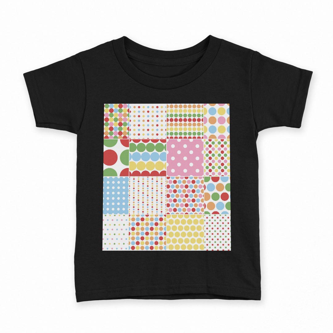 tシャツ キッズ 半袖 黒地 ブラック デザイン 90 100 110 120 130 140 150 Tシャツ ティーシャツ T shirt 上記で使用したデザインTシャツはこちら▼キッズ用Tシャツ　ブラック全デザインはこちらから▼ ▼キッズ用Tシャツ　グレー・ホワイト全デザインはこちらから▼商品特徴・15000デザインから選べる！デザインTシャツ！ ・洗濯も赤ちゃんにも安心なウェアプリント 　UltraChrome DGインクは洗濯に対しても色落ちが少なく、高い堅牢度が実証されています。 ・着心地や素材感にこだわった、上質なTシャツ。 ・1枚でも様になる万能型Tシャツ。 ・「よれない」「透けない」「長持ちする」という三大要素をすべて兼ね備えたTシャツです。 素材 ブラック：綿　100％ 注意事項画像はサンプルですので、Tシャツの大きさが若干異なる場合があります。ご覧の環境によっては多少色味に違いを感じる場合がございます。 イメージと違った、モニターと色味が異なるという理由での交換や返金はご対応出来かねます。 写真のカラーは可能な限り実際の商品に色味を近づけていますが、WEBの性質上ご使用のパソコンの設定や環境でカラーが若干異なります。 ご注文後に1点1点制作する受注生産品のため、不良品以外のご返品や交換は固くお断り致します。 選択間違いも保証対象外となりますため、ご注文の際は必ずサイズやカラーをご確認下さい。洗濯の際は、商品の色あせを避けるため手洗いをおすすめします。 つけ置き洗いは避けてください。 タンブラー乾燥はお控えください。発送について完全受注生産のハンドメイド商品となりますので、既製品と比べて発送までお時間を頂いています。 基本的に決済確認後、最大で10営業日での発送となります。繁忙期や休業日明けの場合はさらに時間がかかる場合があります。 その際には別途メールにてご連絡致します。メール便の場合、発送日から到着までに2〜4日ほどかかる場合が多く、紛失などの保障もご対応できかねます。あらかじめご了承下さい。