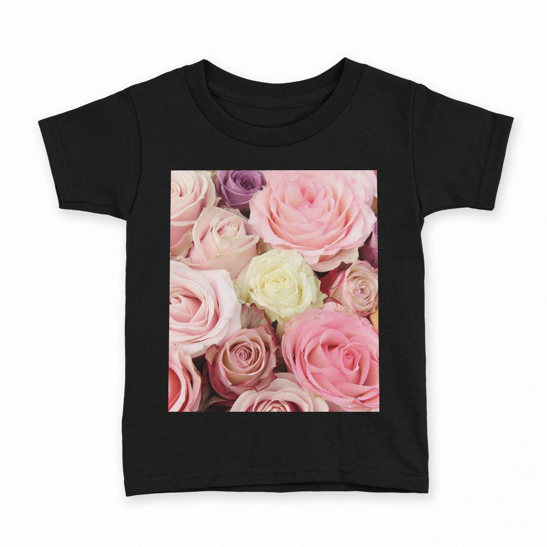 tシャツ キッズ 半袖 黒地 ブラック デザイン 90 100 110 120 130 140 150 Tシャツ ティーシャツ T shirt 上記で使用したデザインTシャツはこちら▼キッズ用Tシャツ　ブラック全デザインはこちらから▼ ▼キッズ用Tシャツ　グレー・ホワイト全デザインはこちらから▼商品特徴・15000デザインから選べる！デザインTシャツ！ ・洗濯も赤ちゃんにも安心なウェアプリント 　UltraChrome DGインクは洗濯に対しても色落ちが少なく、高い堅牢度が実証されています。 ・着心地や素材感にこだわった、上質なTシャツ。 ・1枚でも様になる万能型Tシャツ。 ・「よれない」「透けない」「長持ちする」という三大要素をすべて兼ね備えたTシャツです。 素材 ブラック：綿　100％ 注意事項画像はサンプルですので、Tシャツの大きさが若干異なる場合があります。ご覧の環境によっては多少色味に違いを感じる場合がございます。 イメージと違った、モニターと色味が異なるという理由での交換や返金はご対応出来かねます。 写真のカラーは可能な限り実際の商品に色味を近づけていますが、WEBの性質上ご使用のパソコンの設定や環境でカラーが若干異なります。 ご注文後に1点1点制作する受注生産品のため、不良品以外のご返品や交換は固くお断り致します。 選択間違いも保証対象外となりますため、ご注文の際は必ずサイズやカラーをご確認下さい。洗濯の際は、商品の色あせを避けるため手洗いをおすすめします。 つけ置き洗いは避けてください。 タンブラー乾燥はお控えください。発送について完全受注生産のハンドメイド商品となりますので、既製品と比べて発送までお時間を頂いています。 基本的に決済確認後、最大で10営業日での発送となります。繁忙期や休業日明けの場合はさらに時間がかかる場合があります。 その際には別途メールにてご連絡致します。メール便の場合、発送日から到着までに2〜4日ほどかかる場合が多く、紛失などの保障もご対応できかねます。あらかじめご了承下さい。
