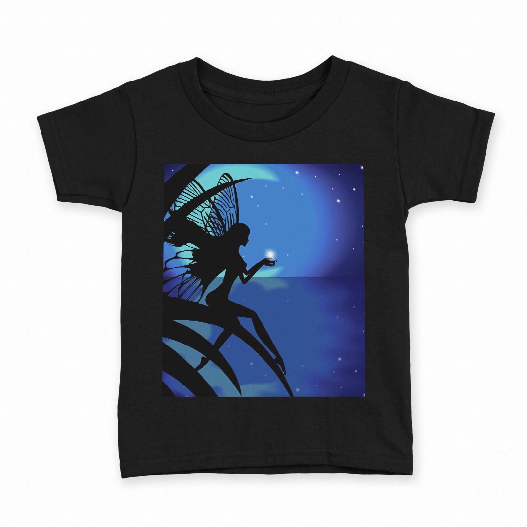 tシャツ キッズ 半袖 黒地 ブラック デザイン 90 100 110 120 130 140 150 Tシャツ ティーシャツ T shirt 上記で使用したデザインTシャツはこちら▼キッズ用Tシャツ　ブラック全デザインはこちらから▼ ▼キッズ用Tシャツ　グレー・ホワイト全デザインはこちらから▼商品特徴・15000デザインから選べる！デザインTシャツ！ ・洗濯も赤ちゃんにも安心なウェアプリント 　UltraChrome DGインクは洗濯に対しても色落ちが少なく、高い堅牢度が実証されています。 ・着心地や素材感にこだわった、上質なTシャツ。 ・1枚でも様になる万能型Tシャツ。 ・「よれない」「透けない」「長持ちする」という三大要素をすべて兼ね備えたTシャツです。 素材 ブラック：綿　100％ 注意事項画像はサンプルですので、Tシャツの大きさが若干異なる場合があります。ご覧の環境によっては多少色味に違いを感じる場合がございます。 イメージと違った、モニターと色味が異なるという理由での交換や返金はご対応出来かねます。 写真のカラーは可能な限り実際の商品に色味を近づけていますが、WEBの性質上ご使用のパソコンの設定や環境でカラーが若干異なります。 ご注文後に1点1点制作する受注生産品のため、不良品以外のご返品や交換は固くお断り致します。 選択間違いも保証対象外となりますため、ご注文の際は必ずサイズやカラーをご確認下さい。洗濯の際は、商品の色あせを避けるため手洗いをおすすめします。 つけ置き洗いは避けてください。 タンブラー乾燥はお控えください。発送について完全受注生産のハンドメイド商品となりますので、既製品と比べて発送までお時間を頂いています。 基本的に決済確認後、最大で10営業日での発送となります。繁忙期や休業日明けの場合はさらに時間がかかる場合があります。 その際には別途メールにてご連絡致します。メール便の場合、発送日から到着までに2〜4日ほどかかる場合が多く、紛失などの保障もご対応できかねます。あらかじめご了承下さい。