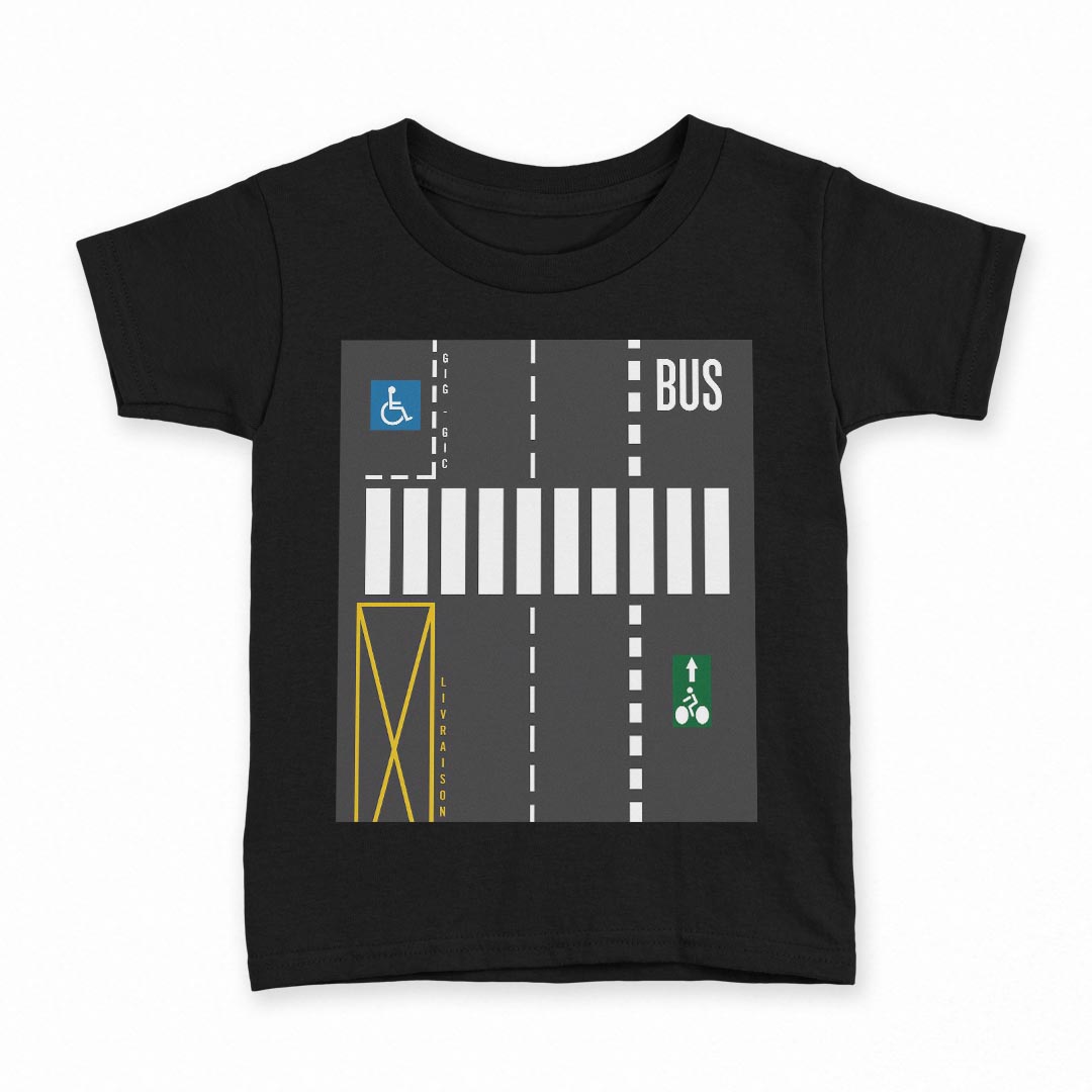 tシャツ キッズ 半袖 黒地 ブラック デザイン 90 100 110 120 130 140 150 Tシャツ ティーシャツ T shirt 上記で使用したデザインTシャツはこちら▼キッズ用Tシャツ　ブラック全デザインはこちらから▼ ▼キッズ用Tシャツ　グレー・ホワイト全デザインはこちらから▼商品特徴・15000デザインから選べる！デザインTシャツ！ ・洗濯も赤ちゃんにも安心なウェアプリント 　UltraChrome DGインクは洗濯に対しても色落ちが少なく、高い堅牢度が実証されています。 ・着心地や素材感にこだわった、上質なTシャツ。 ・1枚でも様になる万能型Tシャツ。 ・「よれない」「透けない」「長持ちする」という三大要素をすべて兼ね備えたTシャツです。 素材 ブラック：綿　100％ 注意事項画像はサンプルですので、Tシャツの大きさが若干異なる場合があります。ご覧の環境によっては多少色味に違いを感じる場合がございます。 イメージと違った、モニターと色味が異なるという理由での交換や返金はご対応出来かねます。 写真のカラーは可能な限り実際の商品に色味を近づけていますが、WEBの性質上ご使用のパソコンの設定や環境でカラーが若干異なります。 ご注文後に1点1点制作する受注生産品のため、不良品以外のご返品や交換は固くお断り致します。 選択間違いも保証対象外となりますため、ご注文の際は必ずサイズやカラーをご確認下さい。洗濯の際は、商品の色あせを避けるため手洗いをおすすめします。 つけ置き洗いは避けてください。 タンブラー乾燥はお控えください。発送について完全受注生産のハンドメイド商品となりますので、既製品と比べて発送までお時間を頂いています。 基本的に決済確認後、最大で10営業日での発送となります。繁忙期や休業日明けの場合はさらに時間がかかる場合があります。 その際には別途メールにてご連絡致します。メール便の場合、発送日から到着までに2〜4日ほどかかる場合が多く、紛失などの保障もご対応できかねます。あらかじめご了承下さい。