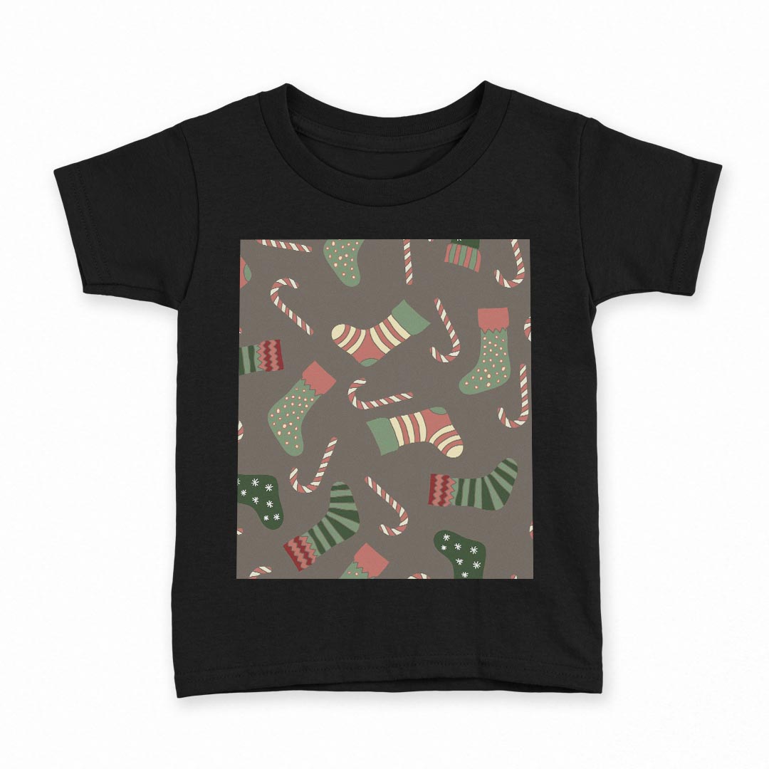 tシャツ キッズ 半袖 黒地 ブラック デザイン 90 100 110 120 130 140 150 Tシャツ ティーシャツ T shirt 上記で使用したデザインTシャツはこちら▼キッズ用Tシャツ　ブラック全デザインはこちらから▼ ▼キッズ用Tシャツ　グレー・ホワイト全デザインはこちらから▼商品特徴・15000デザインから選べる！デザインTシャツ！ ・洗濯も赤ちゃんにも安心なウェアプリント 　UltraChrome DGインクは洗濯に対しても色落ちが少なく、高い堅牢度が実証されています。 ・着心地や素材感にこだわった、上質なTシャツ。 ・1枚でも様になる万能型Tシャツ。 ・「よれない」「透けない」「長持ちする」という三大要素をすべて兼ね備えたTシャツです。 素材 ブラック：綿　100％ 注意事項画像はサンプルですので、Tシャツの大きさが若干異なる場合があります。ご覧の環境によっては多少色味に違いを感じる場合がございます。 イメージと違った、モニターと色味が異なるという理由での交換や返金はご対応出来かねます。 写真のカラーは可能な限り実際の商品に色味を近づけていますが、WEBの性質上ご使用のパソコンの設定や環境でカラーが若干異なります。 ご注文後に1点1点制作する受注生産品のため、不良品以外のご返品や交換は固くお断り致します。 選択間違いも保証対象外となりますため、ご注文の際は必ずサイズやカラーをご確認下さい。洗濯の際は、商品の色あせを避けるため手洗いをおすすめします。 つけ置き洗いは避けてください。 タンブラー乾燥はお控えください。発送について完全受注生産のハンドメイド商品となりますので、既製品と比べて発送までお時間を頂いています。 基本的に決済確認後、最大で10営業日での発送となります。繁忙期や休業日明けの場合はさらに時間がかかる場合があります。 その際には別途メールにてご連絡致します。メール便の場合、発送日から到着までに2〜4日ほどかかる場合が多く、紛失などの保障もご対応できかねます。あらかじめご了承下さい。