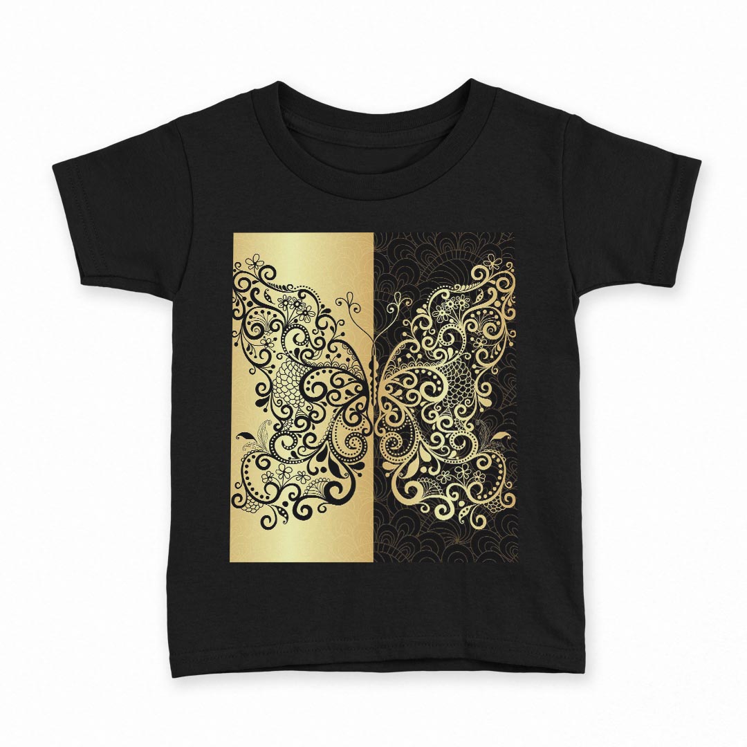 tシャツ キッズ 半袖 黒地 ブラック デザイン 90 100 110 120 130 140 150 Tシャツ ティーシャツ T shirt 上記で使用したデザインTシャツはこちら▼キッズ用Tシャツ　ブラック全デザインはこちらから▼ ▼キッズ用Tシャツ　グレー・ホワイト全デザインはこちらから▼商品特徴・15000デザインから選べる！デザインTシャツ！ ・洗濯も赤ちゃんにも安心なウェアプリント 　UltraChrome DGインクは洗濯に対しても色落ちが少なく、高い堅牢度が実証されています。 ・着心地や素材感にこだわった、上質なTシャツ。 ・1枚でも様になる万能型Tシャツ。 ・「よれない」「透けない」「長持ちする」という三大要素をすべて兼ね備えたTシャツです。 素材 ブラック：綿　100％ 注意事項画像はサンプルですので、Tシャツの大きさが若干異なる場合があります。ご覧の環境によっては多少色味に違いを感じる場合がございます。 イメージと違った、モニターと色味が異なるという理由での交換や返金はご対応出来かねます。 写真のカラーは可能な限り実際の商品に色味を近づけていますが、WEBの性質上ご使用のパソコンの設定や環境でカラーが若干異なります。 ご注文後に1点1点制作する受注生産品のため、不良品以外のご返品や交換は固くお断り致します。 選択間違いも保証対象外となりますため、ご注文の際は必ずサイズやカラーをご確認下さい。洗濯の際は、商品の色あせを避けるため手洗いをおすすめします。 つけ置き洗いは避けてください。 タンブラー乾燥はお控えください。発送について完全受注生産のハンドメイド商品となりますので、既製品と比べて発送までお時間を頂いています。 基本的に決済確認後、最大で10営業日での発送となります。繁忙期や休業日明けの場合はさらに時間がかかる場合があります。 その際には別途メールにてご連絡致します。メール便の場合、発送日から到着までに2〜4日ほどかかる場合が多く、紛失などの保障もご対応できかねます。あらかじめご了承下さい。