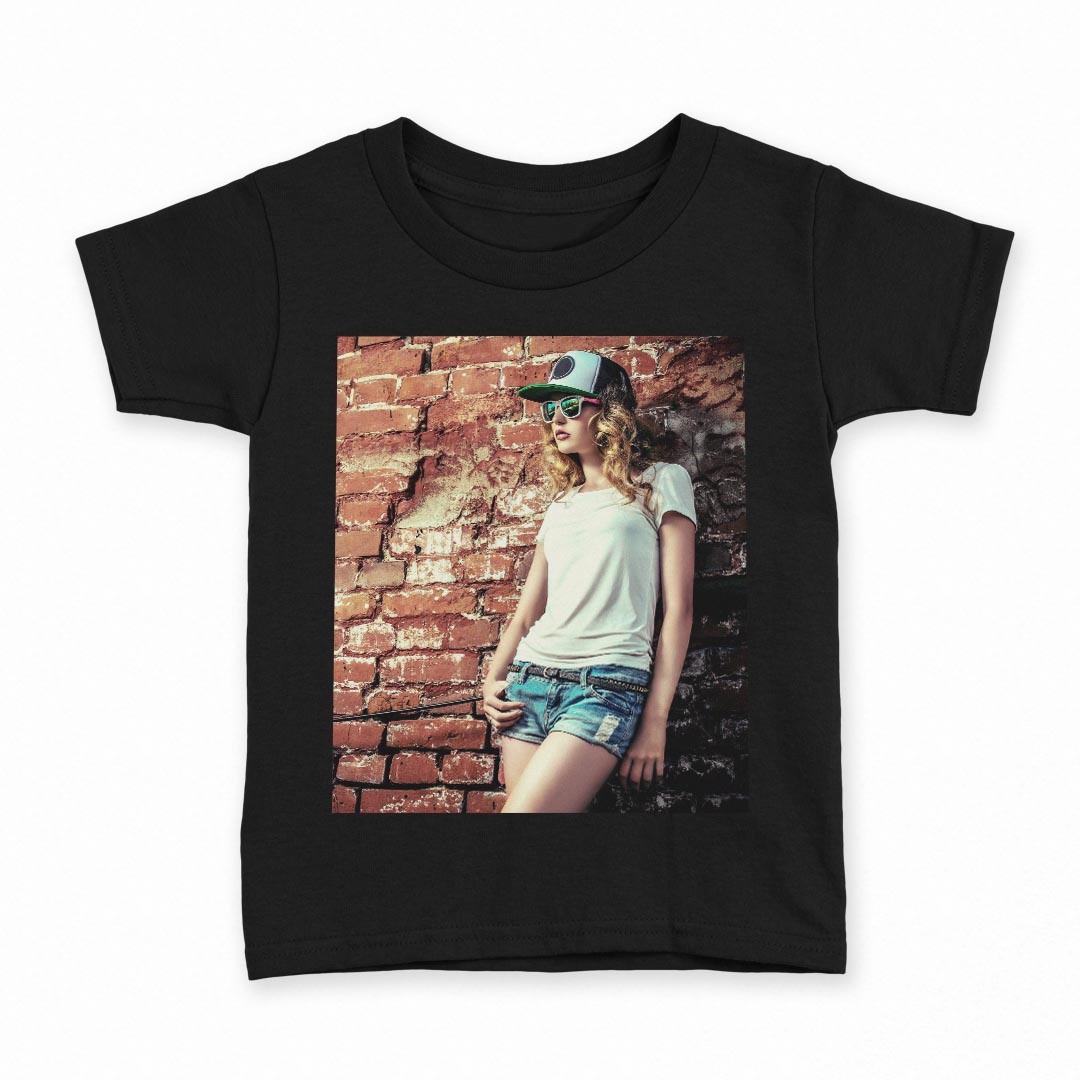 tシャツ キッズ 半袖 黒地 ブラック デザイン 90 100 110 120 130 140 150 Tシャツ ティーシャツ T shirt 上記で使用したデザインTシャツはこちら▼キッズ用Tシャツ　ブラック全デザインはこちらから▼ ▼キッズ用Tシャツ　グレー・ホワイト全デザインはこちらから▼商品特徴・15000デザインから選べる！デザインTシャツ！ ・洗濯も赤ちゃんにも安心なウェアプリント 　UltraChrome DGインクは洗濯に対しても色落ちが少なく、高い堅牢度が実証されています。 ・着心地や素材感にこだわった、上質なTシャツ。 ・1枚でも様になる万能型Tシャツ。 ・「よれない」「透けない」「長持ちする」という三大要素をすべて兼ね備えたTシャツです。 素材 ブラック：綿　100％ 注意事項画像はサンプルですので、Tシャツの大きさが若干異なる場合があります。ご覧の環境によっては多少色味に違いを感じる場合がございます。 イメージと違った、モニターと色味が異なるという理由での交換や返金はご対応出来かねます。 写真のカラーは可能な限り実際の商品に色味を近づけていますが、WEBの性質上ご使用のパソコンの設定や環境でカラーが若干異なります。 ご注文後に1点1点制作する受注生産品のため、不良品以外のご返品や交換は固くお断り致します。 選択間違いも保証対象外となりますため、ご注文の際は必ずサイズやカラーをご確認下さい。洗濯の際は、商品の色あせを避けるため手洗いをおすすめします。 つけ置き洗いは避けてください。 タンブラー乾燥はお控えください。発送について完全受注生産のハンドメイド商品となりますので、既製品と比べて発送までお時間を頂いています。 基本的に決済確認後、最大で10営業日での発送となります。繁忙期や休業日明けの場合はさらに時間がかかる場合があります。 その際には別途メールにてご連絡致します。メール便の場合、発送日から到着までに2〜4日ほどかかる場合が多く、紛失などの保障もご対応できかねます。あらかじめご了承下さい。