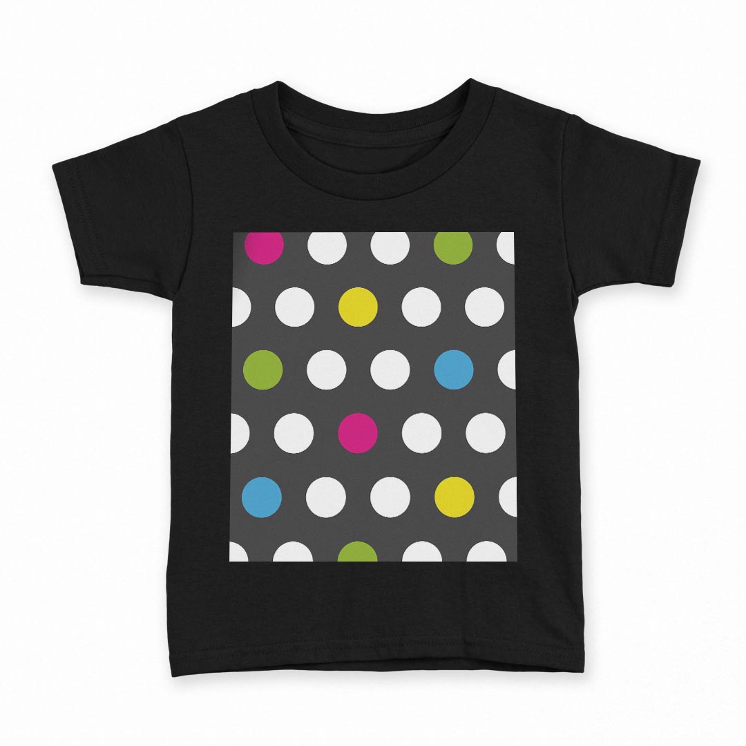 tシャツ キッズ 半袖 黒地 ブラック デザイン 90 100 110 120 130 140 150 Tシャツ ティーシャツ T shirt 上記で使用したデザインTシャツはこちら▼キッズ用Tシャツ　ブラック全デザインはこちらから▼ ▼キッズ用Tシャツ　グレー・ホワイト全デザインはこちらから▼商品特徴・15000デザインから選べる！デザインTシャツ！ ・洗濯も赤ちゃんにも安心なウェアプリント 　UltraChrome DGインクは洗濯に対しても色落ちが少なく、高い堅牢度が実証されています。 ・着心地や素材感にこだわった、上質なTシャツ。 ・1枚でも様になる万能型Tシャツ。 ・「よれない」「透けない」「長持ちする」という三大要素をすべて兼ね備えたTシャツです。 素材 ブラック：綿　100％ 注意事項画像はサンプルですので、Tシャツの大きさが若干異なる場合があります。ご覧の環境によっては多少色味に違いを感じる場合がございます。 イメージと違った、モニターと色味が異なるという理由での交換や返金はご対応出来かねます。 写真のカラーは可能な限り実際の商品に色味を近づけていますが、WEBの性質上ご使用のパソコンの設定や環境でカラーが若干異なります。 ご注文後に1点1点制作する受注生産品のため、不良品以外のご返品や交換は固くお断り致します。 選択間違いも保証対象外となりますため、ご注文の際は必ずサイズやカラーをご確認下さい。洗濯の際は、商品の色あせを避けるため手洗いをおすすめします。 つけ置き洗いは避けてください。 タンブラー乾燥はお控えください。発送について完全受注生産のハンドメイド商品となりますので、既製品と比べて発送までお時間を頂いています。 基本的に決済確認後、最大で10営業日での発送となります。繁忙期や休業日明けの場合はさらに時間がかかる場合があります。 その際には別途メールにてご連絡致します。メール便の場合、発送日から到着までに2〜4日ほどかかる場合が多く、紛失などの保障もご対応できかねます。あらかじめご了承下さい。