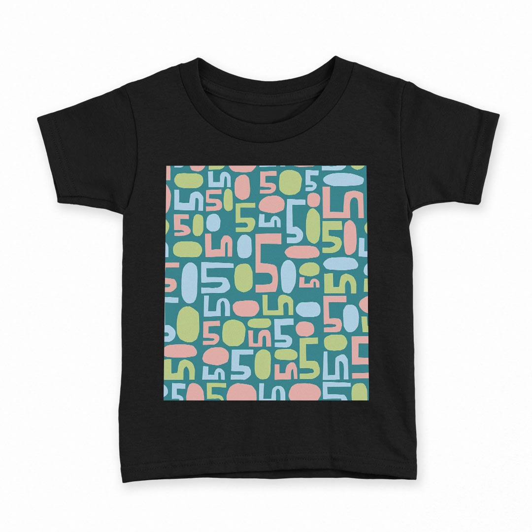 tシャツ キッズ 半袖 黒地 ブラック デザイン 90 100 110 120 130 140 150 Tシャツ ティーシャツ T shirt 上記で使用したデザインTシャツはこちら▼キッズ用Tシャツ　ブラック全デザインはこちらから▼ ▼キッズ用Tシャツ　グレー・ホワイト全デザインはこちらから▼商品特徴・15000デザインから選べる！デザインTシャツ！ ・洗濯も赤ちゃんにも安心なウェアプリント 　UltraChrome DGインクは洗濯に対しても色落ちが少なく、高い堅牢度が実証されています。 ・着心地や素材感にこだわった、上質なTシャツ。 ・1枚でも様になる万能型Tシャツ。 ・「よれない」「透けない」「長持ちする」という三大要素をすべて兼ね備えたTシャツです。 素材 ブラック：綿　100％ 注意事項画像はサンプルですので、Tシャツの大きさが若干異なる場合があります。ご覧の環境によっては多少色味に違いを感じる場合がございます。 イメージと違った、モニターと色味が異なるという理由での交換や返金はご対応出来かねます。 写真のカラーは可能な限り実際の商品に色味を近づけていますが、WEBの性質上ご使用のパソコンの設定や環境でカラーが若干異なります。 ご注文後に1点1点制作する受注生産品のため、不良品以外のご返品や交換は固くお断り致します。 選択間違いも保証対象外となりますため、ご注文の際は必ずサイズやカラーをご確認下さい。洗濯の際は、商品の色あせを避けるため手洗いをおすすめします。 つけ置き洗いは避けてください。 タンブラー乾燥はお控えください。発送について完全受注生産のハンドメイド商品となりますので、既製品と比べて発送までお時間を頂いています。 基本的に決済確認後、最大で10営業日での発送となります。繁忙期や休業日明けの場合はさらに時間がかかる場合があります。 その際には別途メールにてご連絡致します。メール便の場合、発送日から到着までに2〜4日ほどかかる場合が多く、紛失などの保障もご対応できかねます。あらかじめご了承下さい。