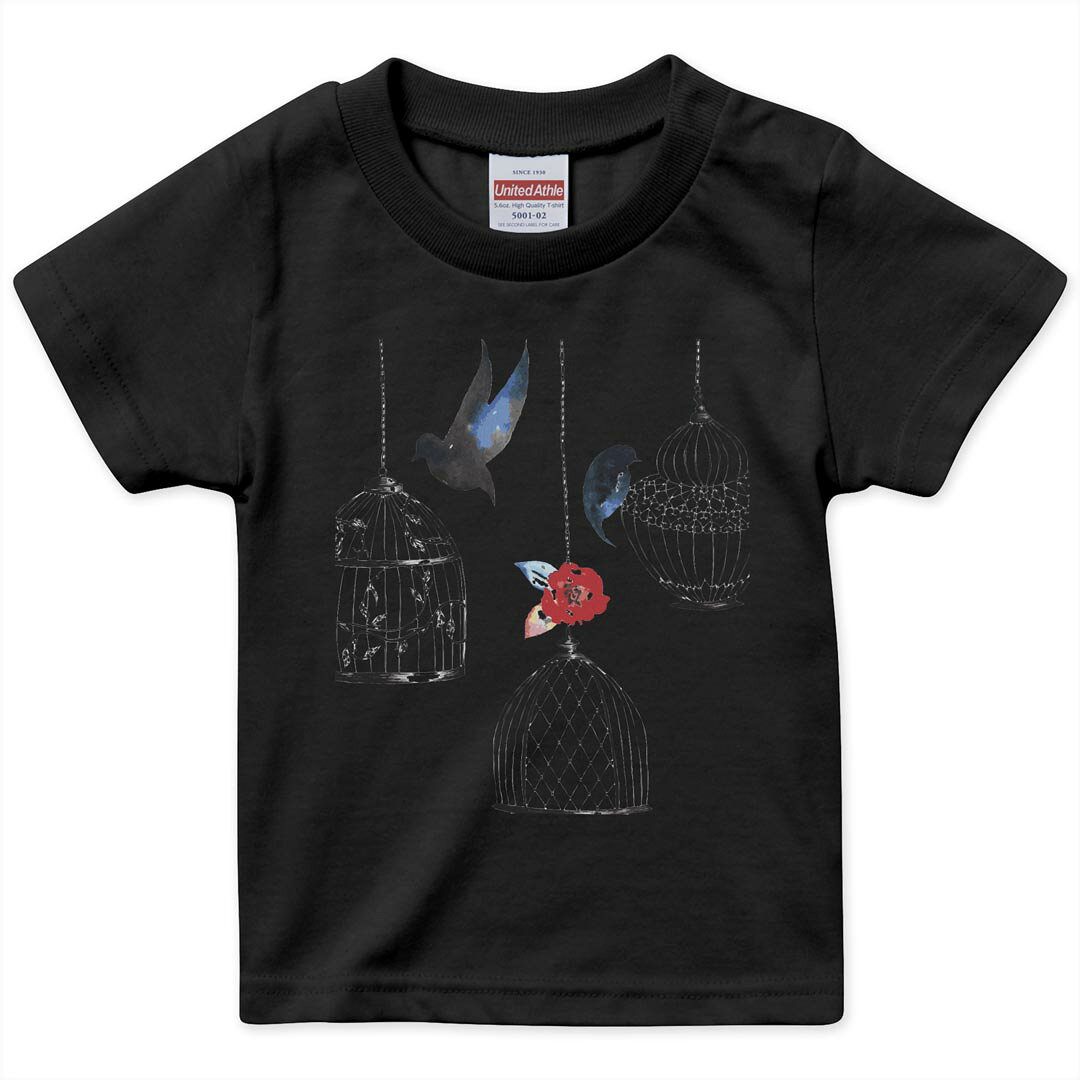 tシャツ キッズ 半袖 黒地 ブラック デザイン 90 100 110 120 130 140 150 Tシャツ ティーシャツ T shirt 上記で使用したデザインTシャツはこちら▼キッズ用Tシャツ　ブラック全デザインはこちらから▼ ▼キッズ用Tシャツ　グレー・ホワイト全デザインはこちらから▼商品特徴・15000デザインから選べる！デザインTシャツ！ ・洗濯も赤ちゃんにも安心なウェアプリント 　UltraChrome DGインクは洗濯に対しても色落ちが少なく、高い堅牢度が実証されています。 ・着心地や素材感にこだわった、上質なTシャツ。 ・1枚でも様になる万能型Tシャツ。 ・「よれない」「透けない」「長持ちする」という三大要素をすべて兼ね備えたTシャツです。 素材 ブラック：綿　100％ 注意事項画像はサンプルですので、Tシャツの大きさが若干異なる場合があります。ご覧の環境によっては多少色味に違いを感じる場合がございます。 イメージと違った、モニターと色味が異なるという理由での交換や返金はご対応出来かねます。 写真のカラーは可能な限り実際の商品に色味を近づけていますが、WEBの性質上ご使用のパソコンの設定や環境でカラーが若干異なります。 ご注文後に1点1点制作する受注生産品のため、不良品以外のご返品や交換は固くお断り致します。 選択間違いも保証対象外となりますため、ご注文の際は必ずサイズやカラーをご確認下さい。洗濯の際は、商品の色あせを避けるため手洗いをおすすめします。 つけ置き洗いは避けてください。 タンブラー乾燥はお控えください。発送について完全受注生産のハンドメイド商品となりますので、既製品と比べて発送までお時間を頂いています。 基本的に決済確認後、最大で10営業日での発送となります。繁忙期や休業日明けの場合はさらに時間がかかる場合があります。 その際には別途メールにてご連絡致します。メール便の場合、発送日から到着までに2〜4日ほどかかる場合が多く、紛失などの保障もご対応できかねます。あらかじめご了承下さい。