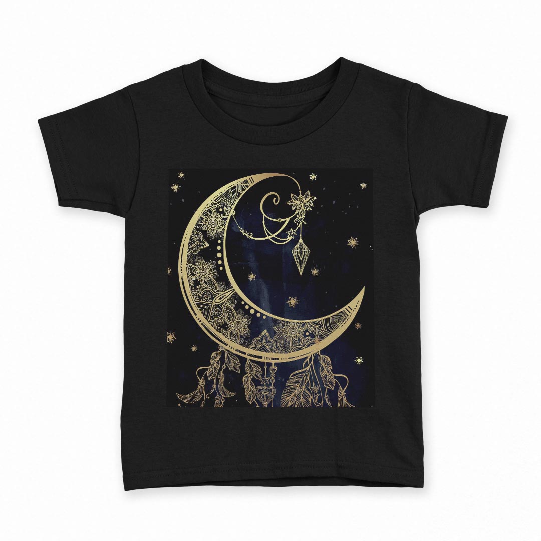 tシャツ キッズ 半袖 黒地 ブラック デザイン 90 100 110 120 130 140 150 Tシャツ ティーシャツ T shirt 上記で使用したデザインTシャツはこちら▼キッズ用Tシャツ　ブラック全デザインはこちらから▼ ▼キッズ用Tシャツ　グレー・ホワイト全デザインはこちらから▼商品特徴・15000デザインから選べる！デザインTシャツ！ ・洗濯も赤ちゃんにも安心なウェアプリント 　UltraChrome DGインクは洗濯に対しても色落ちが少なく、高い堅牢度が実証されています。 ・着心地や素材感にこだわった、上質なTシャツ。 ・1枚でも様になる万能型Tシャツ。 ・「よれない」「透けない」「長持ちする」という三大要素をすべて兼ね備えたTシャツです。 素材 ブラック：綿　100％ 注意事項画像はサンプルですので、Tシャツの大きさが若干異なる場合があります。ご覧の環境によっては多少色味に違いを感じる場合がございます。 イメージと違った、モニターと色味が異なるという理由での交換や返金はご対応出来かねます。 写真のカラーは可能な限り実際の商品に色味を近づけていますが、WEBの性質上ご使用のパソコンの設定や環境でカラーが若干異なります。 ご注文後に1点1点制作する受注生産品のため、不良品以外のご返品や交換は固くお断り致します。 選択間違いも保証対象外となりますため、ご注文の際は必ずサイズやカラーをご確認下さい。洗濯の際は、商品の色あせを避けるため手洗いをおすすめします。 つけ置き洗いは避けてください。 タンブラー乾燥はお控えください。発送について完全受注生産のハンドメイド商品となりますので、既製品と比べて発送までお時間を頂いています。 基本的に決済確認後、最大で10営業日での発送となります。繁忙期や休業日明けの場合はさらに時間がかかる場合があります。 その際には別途メールにてご連絡致します。メール便の場合、発送日から到着までに2〜4日ほどかかる場合が多く、紛失などの保障もご対応できかねます。あらかじめご了承下さい。