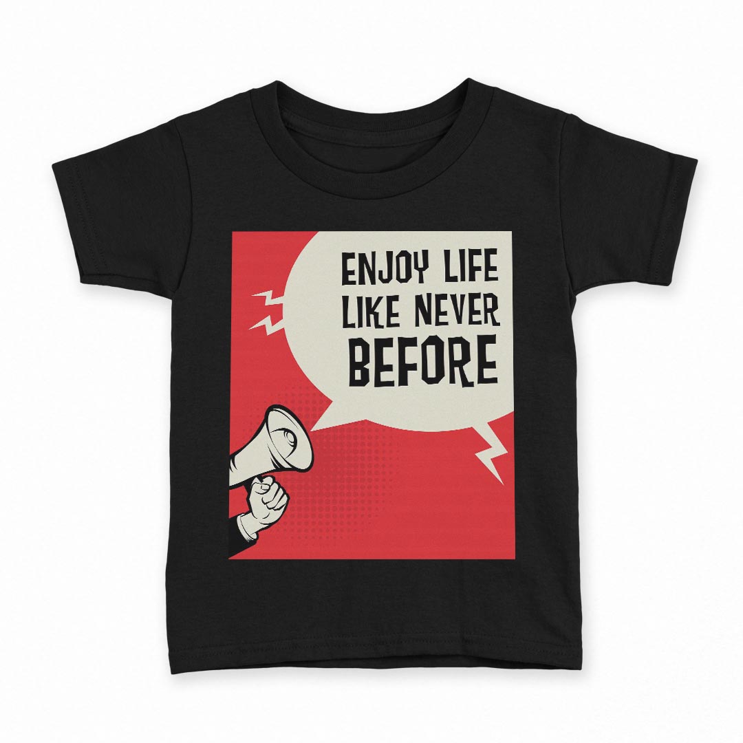 tシャツ キッズ 半袖 黒地 ブラック デザイン 90 100 110 120 130 140 150 Tシャツ ティーシャツ T shirt 上記で使用したデザインTシャツはこちら▼キッズ用Tシャツ　ブラック全デザインはこちらから▼ ▼キッズ用Tシャツ　グレー・ホワイト全デザインはこちらから▼商品特徴・15000デザインから選べる！デザインTシャツ！ ・洗濯も赤ちゃんにも安心なウェアプリント 　UltraChrome DGインクは洗濯に対しても色落ちが少なく、高い堅牢度が実証されています。 ・着心地や素材感にこだわった、上質なTシャツ。 ・1枚でも様になる万能型Tシャツ。 ・「よれない」「透けない」「長持ちする」という三大要素をすべて兼ね備えたTシャツです。 素材 ブラック：綿　100％ 注意事項画像はサンプルですので、Tシャツの大きさが若干異なる場合があります。ご覧の環境によっては多少色味に違いを感じる場合がございます。 イメージと違った、モニターと色味が異なるという理由での交換や返金はご対応出来かねます。 写真のカラーは可能な限り実際の商品に色味を近づけていますが、WEBの性質上ご使用のパソコンの設定や環境でカラーが若干異なります。 ご注文後に1点1点制作する受注生産品のため、不良品以外のご返品や交換は固くお断り致します。 選択間違いも保証対象外となりますため、ご注文の際は必ずサイズやカラーをご確認下さい。洗濯の際は、商品の色あせを避けるため手洗いをおすすめします。 つけ置き洗いは避けてください。 タンブラー乾燥はお控えください。発送について完全受注生産のハンドメイド商品となりますので、既製品と比べて発送までお時間を頂いています。 基本的に決済確認後、最大で10営業日での発送となります。繁忙期や休業日明けの場合はさらに時間がかかる場合があります。 その際には別途メールにてご連絡致します。メール便の場合、発送日から到着までに2〜4日ほどかかる場合が多く、紛失などの保障もご対応できかねます。あらかじめご了承下さい。