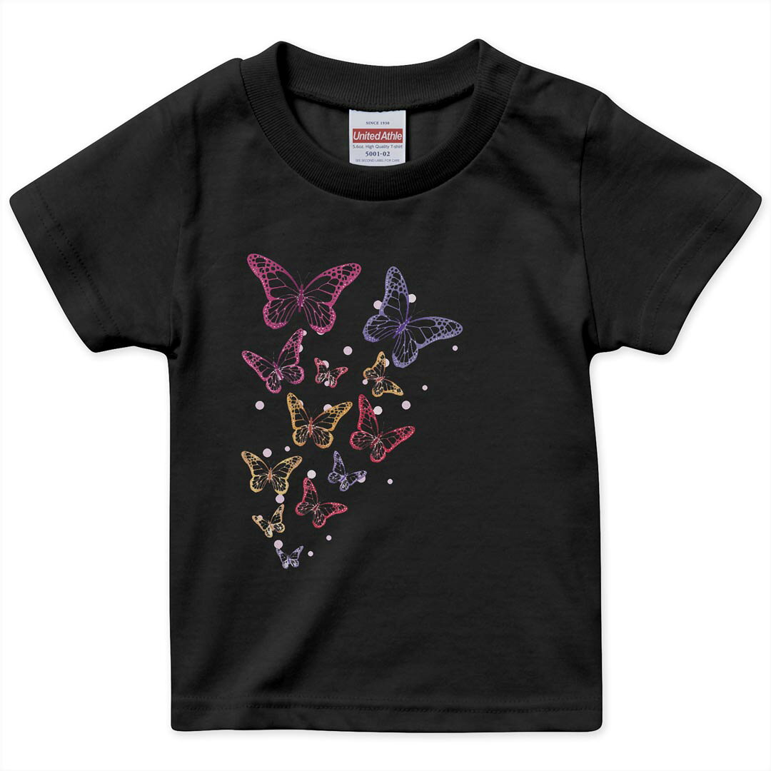 tシャツ キッズ 半袖 黒地 ブラック デザイン 90 100 110 120 130 140 150 Tシャツ ティーシャツ T shirt 上記で使用したデザインTシャツはこちら▼キッズ用Tシャツ　ブラック全デザインはこちらから▼ ▼キッズ用Tシャツ　グレー・ホワイト全デザインはこちらから▼商品特徴・15000デザインから選べる！デザインTシャツ！ ・洗濯も赤ちゃんにも安心なウェアプリント 　UltraChrome DGインクは洗濯に対しても色落ちが少なく、高い堅牢度が実証されています。 ・着心地や素材感にこだわった、上質なTシャツ。 ・1枚でも様になる万能型Tシャツ。 ・「よれない」「透けない」「長持ちする」という三大要素をすべて兼ね備えたTシャツです。 素材 ブラック：綿　100％ 注意事項画像はサンプルですので、Tシャツの大きさが若干異なる場合があります。ご覧の環境によっては多少色味に違いを感じる場合がございます。 イメージと違った、モニターと色味が異なるという理由での交換や返金はご対応出来かねます。 写真のカラーは可能な限り実際の商品に色味を近づけていますが、WEBの性質上ご使用のパソコンの設定や環境でカラーが若干異なります。 ご注文後に1点1点制作する受注生産品のため、不良品以外のご返品や交換は固くお断り致します。 選択間違いも保証対象外となりますため、ご注文の際は必ずサイズやカラーをご確認下さい。洗濯の際は、商品の色あせを避けるため手洗いをおすすめします。 つけ置き洗いは避けてください。 タンブラー乾燥はお控えください。発送について完全受注生産のハンドメイド商品となりますので、既製品と比べて発送までお時間を頂いています。 基本的に決済確認後、最大で10営業日での発送となります。繁忙期や休業日明けの場合はさらに時間がかかる場合があります。 その際には別途メールにてご連絡致します。メール便の場合、発送日から到着までに2〜4日ほどかかる場合が多く、紛失などの保障もご対応できかねます。あらかじめご了承下さい。