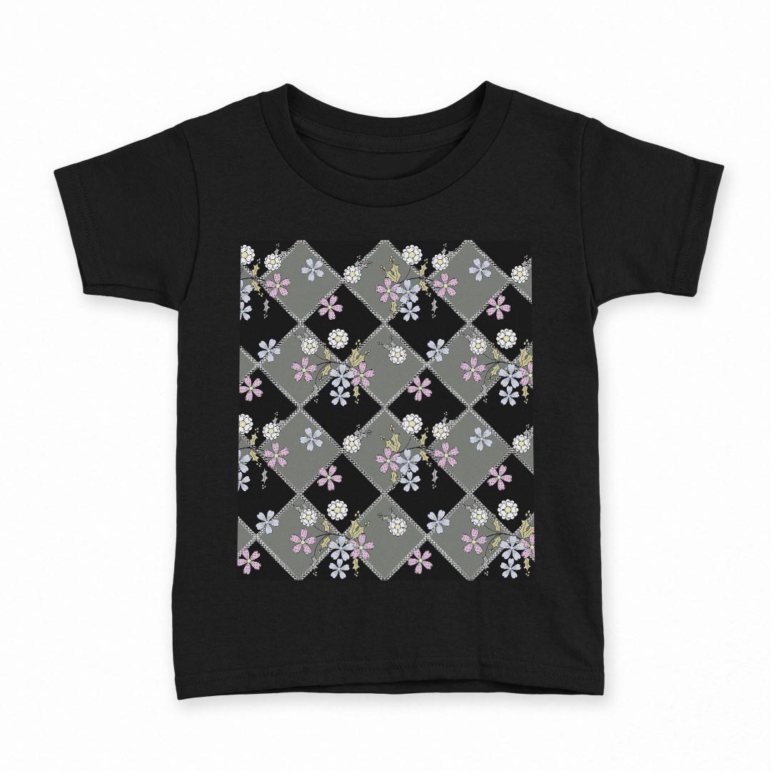 tシャツ キッズ 半袖 黒地 ブラック デザイン 90 100 110 120 130 140 150 Tシャツ ティーシャツ T shirt 上記で使用したデザインTシャツはこちら▼キッズ用Tシャツ　ブラック全デザインはこちらから▼ ▼キッズ用Tシャツ　グレー・ホワイト全デザインはこちらから▼商品特徴・15000デザインから選べる！デザインTシャツ！ ・洗濯も赤ちゃんにも安心なウェアプリント 　UltraChrome DGインクは洗濯に対しても色落ちが少なく、高い堅牢度が実証されています。 ・着心地や素材感にこだわった、上質なTシャツ。 ・1枚でも様になる万能型Tシャツ。 ・「よれない」「透けない」「長持ちする」という三大要素をすべて兼ね備えたTシャツです。 素材 ブラック：綿　100％ 注意事項画像はサンプルですので、Tシャツの大きさが若干異なる場合があります。ご覧の環境によっては多少色味に違いを感じる場合がございます。 イメージと違った、モニターと色味が異なるという理由での交換や返金はご対応出来かねます。 写真のカラーは可能な限り実際の商品に色味を近づけていますが、WEBの性質上ご使用のパソコンの設定や環境でカラーが若干異なります。 ご注文後に1点1点制作する受注生産品のため、不良品以外のご返品や交換は固くお断り致します。 選択間違いも保証対象外となりますため、ご注文の際は必ずサイズやカラーをご確認下さい。洗濯の際は、商品の色あせを避けるため手洗いをおすすめします。 つけ置き洗いは避けてください。 タンブラー乾燥はお控えください。発送について完全受注生産のハンドメイド商品となりますので、既製品と比べて発送までお時間を頂いています。 基本的に決済確認後、最大で10営業日での発送となります。繁忙期や休業日明けの場合はさらに時間がかかる場合があります。 その際には別途メールにてご連絡致します。メール便の場合、発送日から到着までに2〜4日ほどかかる場合が多く、紛失などの保障もご対応できかねます。あらかじめご了承下さい。