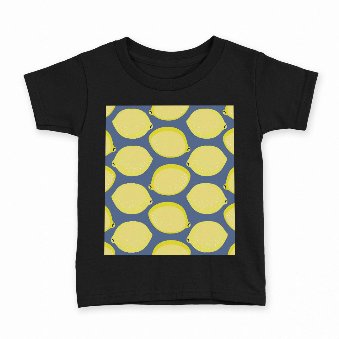 tシャツ キッズ 半袖 黒地 ブラック デザイン 90 100 110 120 130 140 150 Tシャツ ティーシャツ T shirt 上記で使用したデザインTシャツはこちら▼キッズ用Tシャツ　ブラック全デザインはこちらから▼ ▼キッズ用Tシャツ　グレー・ホワイト全デザインはこちらから▼商品特徴・15000デザインから選べる！デザインTシャツ！ ・洗濯も赤ちゃんにも安心なウェアプリント 　UltraChrome DGインクは洗濯に対しても色落ちが少なく、高い堅牢度が実証されています。 ・着心地や素材感にこだわった、上質なTシャツ。 ・1枚でも様になる万能型Tシャツ。 ・「よれない」「透けない」「長持ちする」という三大要素をすべて兼ね備えたTシャツです。 素材 ブラック：綿　100％ 注意事項画像はサンプルですので、Tシャツの大きさが若干異なる場合があります。ご覧の環境によっては多少色味に違いを感じる場合がございます。 イメージと違った、モニターと色味が異なるという理由での交換や返金はご対応出来かねます。 写真のカラーは可能な限り実際の商品に色味を近づけていますが、WEBの性質上ご使用のパソコンの設定や環境でカラーが若干異なります。 ご注文後に1点1点制作する受注生産品のため、不良品以外のご返品や交換は固くお断り致します。 選択間違いも保証対象外となりますため、ご注文の際は必ずサイズやカラーをご確認下さい。洗濯の際は、商品の色あせを避けるため手洗いをおすすめします。 つけ置き洗いは避けてください。 タンブラー乾燥はお控えください。発送について完全受注生産のハンドメイド商品となりますので、既製品と比べて発送までお時間を頂いています。 基本的に決済確認後、最大で10営業日での発送となります。繁忙期や休業日明けの場合はさらに時間がかかる場合があります。 その際には別途メールにてご連絡致します。メール便の場合、発送日から到着までに2〜4日ほどかかる場合が多く、紛失などの保障もご対応できかねます。あらかじめご了承下さい。