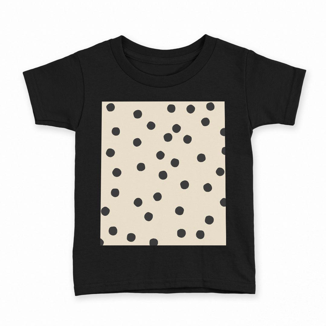 tシャツ キッズ 半袖 黒地 ブラック デザイン 90 100 110 120 130 140 150 Tシャツ ティーシャツ T shirt 上記で使用したデザインTシャツはこちら▼キッズ用Tシャツ　ブラック全デザインはこちらから▼ ▼キッズ用Tシャツ　グレー・ホワイト全デザインはこちらから▼商品特徴・15000デザインから選べる！デザインTシャツ！ ・洗濯も赤ちゃんにも安心なウェアプリント 　UltraChrome DGインクは洗濯に対しても色落ちが少なく、高い堅牢度が実証されています。 ・着心地や素材感にこだわった、上質なTシャツ。 ・1枚でも様になる万能型Tシャツ。 ・「よれない」「透けない」「長持ちする」という三大要素をすべて兼ね備えたTシャツです。 素材 ブラック：綿　100％ 注意事項画像はサンプルですので、Tシャツの大きさが若干異なる場合があります。ご覧の環境によっては多少色味に違いを感じる場合がございます。 イメージと違った、モニターと色味が異なるという理由での交換や返金はご対応出来かねます。 写真のカラーは可能な限り実際の商品に色味を近づけていますが、WEBの性質上ご使用のパソコンの設定や環境でカラーが若干異なります。 ご注文後に1点1点制作する受注生産品のため、不良品以外のご返品や交換は固くお断り致します。 選択間違いも保証対象外となりますため、ご注文の際は必ずサイズやカラーをご確認下さい。洗濯の際は、商品の色あせを避けるため手洗いをおすすめします。 つけ置き洗いは避けてください。 タンブラー乾燥はお控えください。発送について完全受注生産のハンドメイド商品となりますので、既製品と比べて発送までお時間を頂いています。 基本的に決済確認後、最大で10営業日での発送となります。繁忙期や休業日明けの場合はさらに時間がかかる場合があります。 その際には別途メールにてご連絡致します。メール便の場合、発送日から到着までに2〜4日ほどかかる場合が多く、紛失などの保障もご対応できかねます。あらかじめご了承下さい。