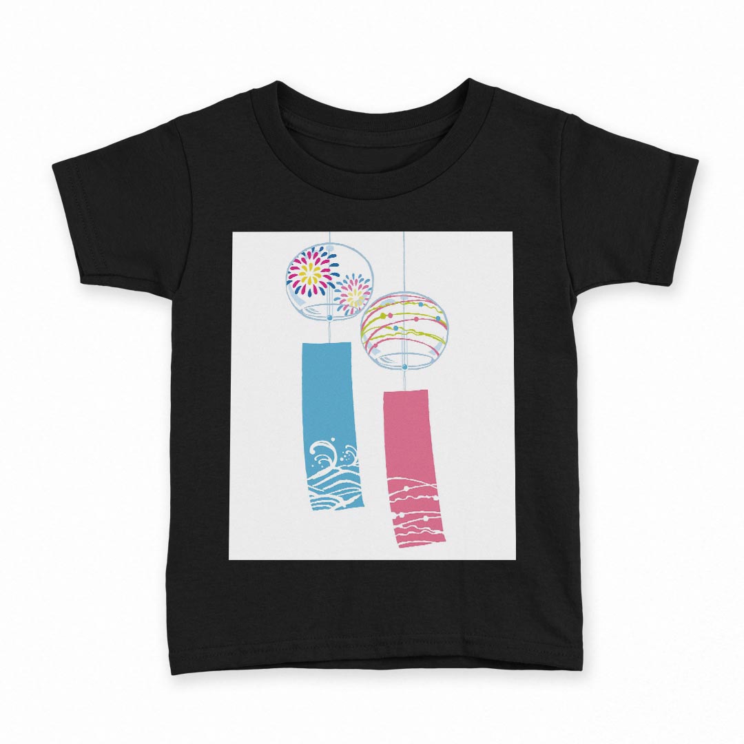 tシャツ キッズ 半袖 黒地 ブラック デザイン 90 100 110 120 130 140 150 Tシャツ ティーシャツ T shirt 上記で使用したデザインTシャツはこちら▼キッズ用Tシャツ　ブラック全デザインはこちらから▼ ▼キッズ用Tシャツ　グレー・ホワイト全デザインはこちらから▼商品特徴・15000デザインから選べる！デザインTシャツ！ ・洗濯も赤ちゃんにも安心なウェアプリント 　UltraChrome DGインクは洗濯に対しても色落ちが少なく、高い堅牢度が実証されています。 ・着心地や素材感にこだわった、上質なTシャツ。 ・1枚でも様になる万能型Tシャツ。 ・「よれない」「透けない」「長持ちする」という三大要素をすべて兼ね備えたTシャツです。 素材 ブラック：綿　100％ 注意事項画像はサンプルですので、Tシャツの大きさが若干異なる場合があります。ご覧の環境によっては多少色味に違いを感じる場合がございます。 イメージと違った、モニターと色味が異なるという理由での交換や返金はご対応出来かねます。 写真のカラーは可能な限り実際の商品に色味を近づけていますが、WEBの性質上ご使用のパソコンの設定や環境でカラーが若干異なります。 ご注文後に1点1点制作する受注生産品のため、不良品以外のご返品や交換は固くお断り致します。 選択間違いも保証対象外となりますため、ご注文の際は必ずサイズやカラーをご確認下さい。洗濯の際は、商品の色あせを避けるため手洗いをおすすめします。 つけ置き洗いは避けてください。 タンブラー乾燥はお控えください。発送について完全受注生産のハンドメイド商品となりますので、既製品と比べて発送までお時間を頂いています。 基本的に決済確認後、最大で10営業日での発送となります。繁忙期や休業日明けの場合はさらに時間がかかる場合があります。 その際には別途メールにてご連絡致します。メール便の場合、発送日から到着までに2〜4日ほどかかる場合が多く、紛失などの保障もご対応できかねます。あらかじめご了承下さい。