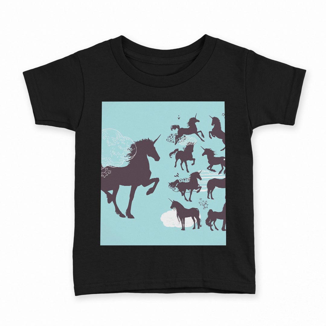 tシャツ キッズ 半袖 黒地 ブラック デザイン 90 100 110 120 130 140 150 Tシャツ ティーシャツ T shirt 上記で使用したデザインTシャツはこちら▼キッズ用Tシャツ　ブラック全デザインはこちらから▼ ▼キッズ用Tシャツ　グレー・ホワイト全デザインはこちらから▼商品特徴・15000デザインから選べる！デザインTシャツ！ ・洗濯も赤ちゃんにも安心なウェアプリント 　UltraChrome DGインクは洗濯に対しても色落ちが少なく、高い堅牢度が実証されています。 ・着心地や素材感にこだわった、上質なTシャツ。 ・1枚でも様になる万能型Tシャツ。 ・「よれない」「透けない」「長持ちする」という三大要素をすべて兼ね備えたTシャツです。 素材 ブラック：綿　100％ 注意事項画像はサンプルですので、Tシャツの大きさが若干異なる場合があります。ご覧の環境によっては多少色味に違いを感じる場合がございます。 イメージと違った、モニターと色味が異なるという理由での交換や返金はご対応出来かねます。 写真のカラーは可能な限り実際の商品に色味を近づけていますが、WEBの性質上ご使用のパソコンの設定や環境でカラーが若干異なります。 ご注文後に1点1点制作する受注生産品のため、不良品以外のご返品や交換は固くお断り致します。 選択間違いも保証対象外となりますため、ご注文の際は必ずサイズやカラーをご確認下さい。洗濯の際は、商品の色あせを避けるため手洗いをおすすめします。 つけ置き洗いは避けてください。 タンブラー乾燥はお控えください。発送について完全受注生産のハンドメイド商品となりますので、既製品と比べて発送までお時間を頂いています。 基本的に決済確認後、最大で10営業日での発送となります。繁忙期や休業日明けの場合はさらに時間がかかる場合があります。 その際には別途メールにてご連絡致します。メール便の場合、発送日から到着までに2〜4日ほどかかる場合が多く、紛失などの保障もご対応できかねます。あらかじめご了承下さい。