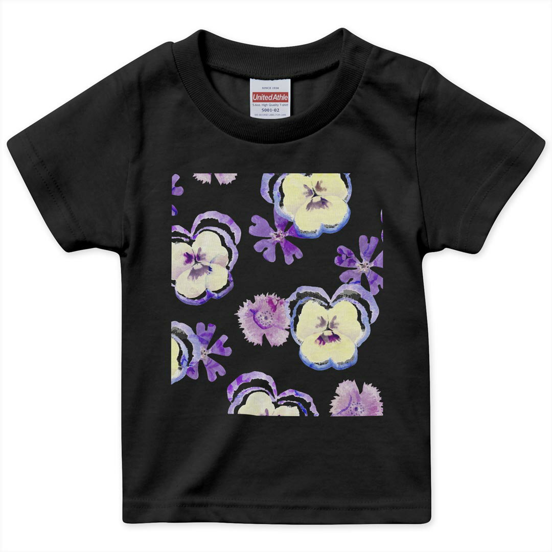 tシャツ キッズ 半袖 黒地 ブラック デザイン 90 100 110 120 130 140 150 Tシャツ ティーシャツ T shirt 上記で使用したデザインTシャツはこちら▼キッズ用Tシャツ　ブラック全デザインはこちらから▼ ▼キッズ用Tシャツ　グレー・ホワイト全デザインはこちらから▼商品特徴・15000デザインから選べる！デザインTシャツ！ ・洗濯も赤ちゃんにも安心なウェアプリント 　UltraChrome DGインクは洗濯に対しても色落ちが少なく、高い堅牢度が実証されています。 ・着心地や素材感にこだわった、上質なTシャツ。 ・1枚でも様になる万能型Tシャツ。 ・「よれない」「透けない」「長持ちする」という三大要素をすべて兼ね備えたTシャツです。 素材 ブラック：綿　100％ 注意事項画像はサンプルですので、Tシャツの大きさが若干異なる場合があります。ご覧の環境によっては多少色味に違いを感じる場合がございます。 イメージと違った、モニターと色味が異なるという理由での交換や返金はご対応出来かねます。 写真のカラーは可能な限り実際の商品に色味を近づけていますが、WEBの性質上ご使用のパソコンの設定や環境でカラーが若干異なります。 ご注文後に1点1点制作する受注生産品のため、不良品以外のご返品や交換は固くお断り致します。 選択間違いも保証対象外となりますため、ご注文の際は必ずサイズやカラーをご確認下さい。洗濯の際は、商品の色あせを避けるため手洗いをおすすめします。 つけ置き洗いは避けてください。 タンブラー乾燥はお控えください。発送について完全受注生産のハンドメイド商品となりますので、既製品と比べて発送までお時間を頂いています。 基本的に決済確認後、最大で10営業日での発送となります。繁忙期や休業日明けの場合はさらに時間がかかる場合があります。 その際には別途メールにてご連絡致します。メール便の場合、発送日から到着までに2〜4日ほどかかる場合が多く、紛失などの保障もご対応できかねます。あらかじめご了承下さい。