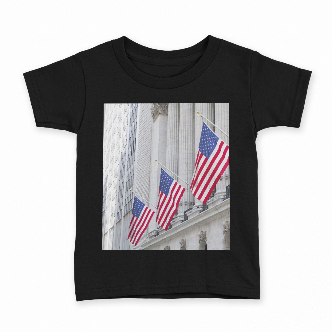 tシャツ キッズ 半袖 黒地 ブラック デザイン 90 100 110 120 130 140 150 Tシャツ ティーシャツ T shirt 上記で使用したデザインTシャツはこちら▼キッズ用Tシャツ　ブラック全デザインはこちらから▼ ▼キッズ用Tシャツ　グレー・ホワイト全デザインはこちらから▼商品特徴・15000デザインから選べる！デザインTシャツ！ ・洗濯も赤ちゃんにも安心なウェアプリント 　UltraChrome DGインクは洗濯に対しても色落ちが少なく、高い堅牢度が実証されています。 ・着心地や素材感にこだわった、上質なTシャツ。 ・1枚でも様になる万能型Tシャツ。 ・「よれない」「透けない」「長持ちする」という三大要素をすべて兼ね備えたTシャツです。 素材 ブラック：綿　100％ 注意事項画像はサンプルですので、Tシャツの大きさが若干異なる場合があります。ご覧の環境によっては多少色味に違いを感じる場合がございます。 イメージと違った、モニターと色味が異なるという理由での交換や返金はご対応出来かねます。 写真のカラーは可能な限り実際の商品に色味を近づけていますが、WEBの性質上ご使用のパソコンの設定や環境でカラーが若干異なります。 ご注文後に1点1点制作する受注生産品のため、不良品以外のご返品や交換は固くお断り致します。 選択間違いも保証対象外となりますため、ご注文の際は必ずサイズやカラーをご確認下さい。洗濯の際は、商品の色あせを避けるため手洗いをおすすめします。 つけ置き洗いは避けてください。 タンブラー乾燥はお控えください。発送について完全受注生産のハンドメイド商品となりますので、既製品と比べて発送までお時間を頂いています。 基本的に決済確認後、最大で10営業日での発送となります。繁忙期や休業日明けの場合はさらに時間がかかる場合があります。 その際には別途メールにてご連絡致します。メール便の場合、発送日から到着までに2〜4日ほどかかる場合が多く、紛失などの保障もご対応できかねます。あらかじめご了承下さい。