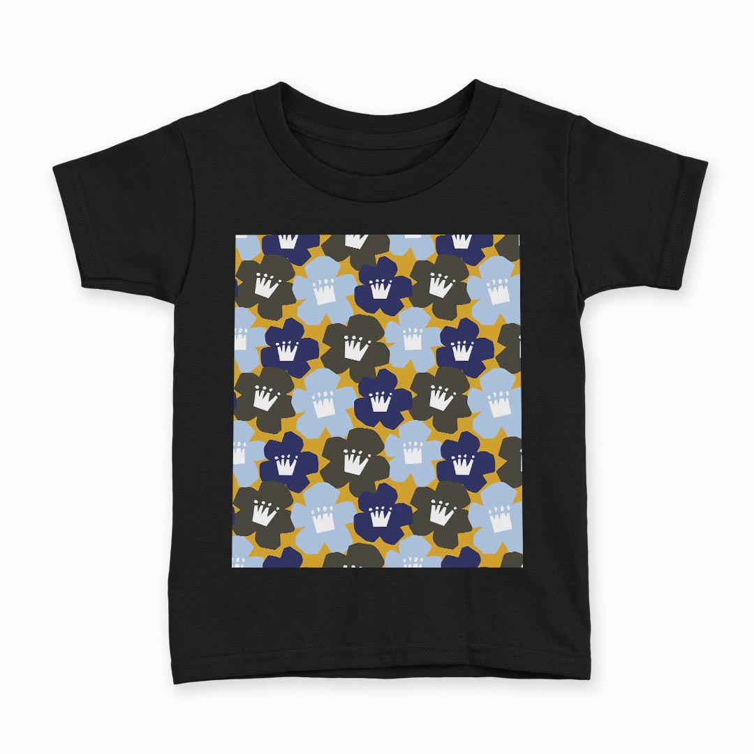 tシャツ キッズ 半袖 黒地 ブラック デザイン 90 100 110 120 130 140 150 Tシャツ ティーシャツ T shirt 上記で使用したデザインTシャツはこちら▼キッズ用Tシャツ　ブラック全デザインはこちらから▼ ▼キッズ用Tシャツ　グレー・ホワイト全デザインはこちらから▼商品特徴・15000デザインから選べる！デザインTシャツ！ ・洗濯も赤ちゃんにも安心なウェアプリント 　UltraChrome DGインクは洗濯に対しても色落ちが少なく、高い堅牢度が実証されています。 ・着心地や素材感にこだわった、上質なTシャツ。 ・1枚でも様になる万能型Tシャツ。 ・「よれない」「透けない」「長持ちする」という三大要素をすべて兼ね備えたTシャツです。 素材 ブラック：綿　100％ 注意事項画像はサンプルですので、Tシャツの大きさが若干異なる場合があります。ご覧の環境によっては多少色味に違いを感じる場合がございます。 イメージと違った、モニターと色味が異なるという理由での交換や返金はご対応出来かねます。 写真のカラーは可能な限り実際の商品に色味を近づけていますが、WEBの性質上ご使用のパソコンの設定や環境でカラーが若干異なります。 ご注文後に1点1点制作する受注生産品のため、不良品以外のご返品や交換は固くお断り致します。 選択間違いも保証対象外となりますため、ご注文の際は必ずサイズやカラーをご確認下さい。洗濯の際は、商品の色あせを避けるため手洗いをおすすめします。 つけ置き洗いは避けてください。 タンブラー乾燥はお控えください。発送について完全受注生産のハンドメイド商品となりますので、既製品と比べて発送までお時間を頂いています。 基本的に決済確認後、最大で10営業日での発送となります。繁忙期や休業日明けの場合はさらに時間がかかる場合があります。 その際には別途メールにてご連絡致します。メール便の場合、発送日から到着までに2〜4日ほどかかる場合が多く、紛失などの保障もご対応できかねます。あらかじめご了承下さい。