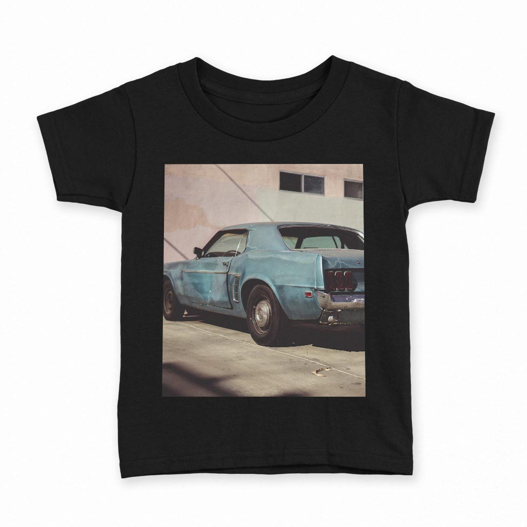tシャツ キッズ 半袖 黒地 ブラック デザイン 90 100 110 120 130 140 150 Tシャツ ティーシャツ T shirt 上記で使用したデザインTシャツはこちら▼キッズ用Tシャツ　ブラック全デザインはこちらから▼ ▼キッズ用Tシャツ　グレー・ホワイト全デザインはこちらから▼商品特徴・15000デザインから選べる！デザインTシャツ！ ・洗濯も赤ちゃんにも安心なウェアプリント 　UltraChrome DGインクは洗濯に対しても色落ちが少なく、高い堅牢度が実証されています。 ・着心地や素材感にこだわった、上質なTシャツ。 ・1枚でも様になる万能型Tシャツ。 ・「よれない」「透けない」「長持ちする」という三大要素をすべて兼ね備えたTシャツです。 素材 ブラック：綿　100％ 注意事項画像はサンプルですので、Tシャツの大きさが若干異なる場合があります。ご覧の環境によっては多少色味に違いを感じる場合がございます。 イメージと違った、モニターと色味が異なるという理由での交換や返金はご対応出来かねます。 写真のカラーは可能な限り実際の商品に色味を近づけていますが、WEBの性質上ご使用のパソコンの設定や環境でカラーが若干異なります。 ご注文後に1点1点制作する受注生産品のため、不良品以外のご返品や交換は固くお断り致します。 選択間違いも保証対象外となりますため、ご注文の際は必ずサイズやカラーをご確認下さい。洗濯の際は、商品の色あせを避けるため手洗いをおすすめします。 つけ置き洗いは避けてください。 タンブラー乾燥はお控えください。発送について完全受注生産のハンドメイド商品となりますので、既製品と比べて発送までお時間を頂いています。 基本的に決済確認後、最大で10営業日での発送となります。繁忙期や休業日明けの場合はさらに時間がかかる場合があります。 その際には別途メールにてご連絡致します。メール便の場合、発送日から到着までに2〜4日ほどかかる場合が多く、紛失などの保障もご対応できかねます。あらかじめご了承下さい。
