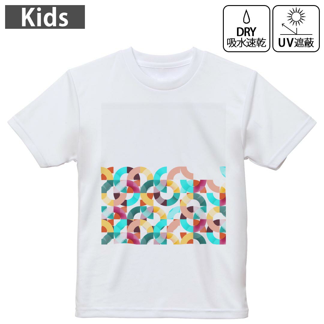 キッズ 子供 こども ドライTシャツ ホワイト 半袖 4.1オンス トレーニング スポーツ ジム 運動会 ドライアスレチック UVカット 紫外線遮蔽 吸水速乾 デザイン Tshirt シワが付きにくい 乾きやすい 120 130 140 150 160▼キッズ ドライTシャツ 全デザインはこちらから▼ 商品特徴・4.1オンス ドライアスレチックTシャツ！ ・吸水速乾・紫外線遮蔽・ポリエステル素材専用の転写プリントで染めるため、自然な仕上がりで、発色も鮮やかに。洗濯しても色褪せの心配がありません。 素材 ポリエステル 100％ リバーシブルメッシュ 注意事項画像はサンプルですので、Tシャツの大きさが若干異なる場合があります。ご覧の環境によっては多少色味に違いを感じる場合がございます。 イメージと違った、モニターと色味が異なるという理由での交換や返金はご対応出来かねます。 写真のカラーは可能な限り実際の商品に色味を近づけていますが、WEBの性質上ご使用のパソコンの設定や環境でカラーが若干異なります。 ご注文後に1点1点制作する受注生産品のため、不良品以外のご返品や交換は固くお断り致します。 機種の選択間違いも保証対象外となりますため、ご注文の際は必ず機種をご確認下さい。発送について完全受注生産のハンドメイド商品となりますので、既製品と比べて発送までお時間を頂いています。 基本的に決済確認後、最大で10営業日での発送となります。繁忙期や休業日明けの場合はさらに時間がかかる場合があります。 その際には別途メールにてご連絡致します。メール便の場合、発送日から到着までに2?4日ほどかかる場合が多く、紛失などの保障もご対応できかねます。あらかじめご了承下さい。