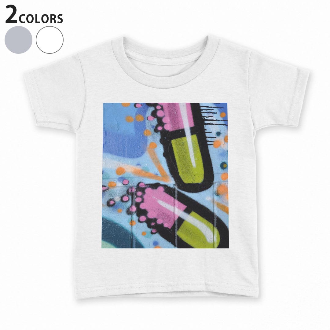 tシャツ キッズ 半袖 白地 灰色 ホワイト グレー デザイン 90 100 110 120 130 140 150 Tシャツ ティーシャツ T shirt上記で使用したデザインTシャツはこちら▼キッズ用Tシャツ　グレー・ホワイト全デザインはこちらから▼ ▼キッズ用Tシャツ　ブラック全デザインはこちらから▼商品特徴・15000デザインから選べる！デザインTシャツ！ ・洗濯も赤ちゃんにも安心なウェアプリント 　UltraChrome DGインクは洗濯に対しても色落ちが少なく、高い堅牢度が実証されています。 ・着心地や素材感にこだわった、上質なTシャツ。 ・1枚でも様になる万能型Tシャツ。 ・「よれない」「透けない」「長持ちする」という三大要素をすべて兼ね備えたTシャツです。 素材 ホワイト：綿　100％ グレー：綿　90％　ポリエステル10％ 注意事項画像はサンプルですので、Tシャツの大きさが若干異なる場合があります。ご覧の環境によっては多少色味に違いを感じる場合がございます。 イメージと違った、モニターと色味が異なるという理由での交換や返金はご対応出来かねます。 写真のカラーは可能な限り実際の商品に色味を近づけていますが、WEBの性質上ご使用のパソコンの設定や環境でカラーが若干異なります。 ご注文後に1点1点制作する受注生産品のため、不良品以外のご返品や交換は固くお断り致します。 選択間違いも保証対象外となりますため、ご注文の際は必ずサイズやカラーをご確認下さい。洗濯の際は、商品の色あせを避けるため手洗いをおすすめします。 つけ置き洗いは避けてください。 タンブラー乾燥はお控えください。発送について完全受注生産のハンドメイド商品となりますので、既製品と比べて発送までお時間を頂いています。 基本的に決済確認後、最大で10営業日での発送となります。繁忙期や休業日明けの場合はさらに時間がかかる場合があります。 その際には別途メールにてご連絡致します。メール便の場合、発送日から到着までに2〜4日ほどかかる場合が多く、紛失などの保障もご対応できかねます。あらかじめご了承下さい。