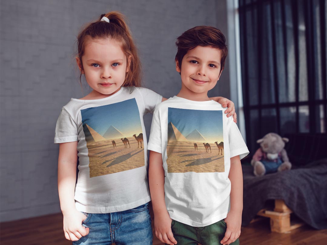 tシャツ キッズ 半袖 白地 デザイン 130 サイズ Tシャツ ティーシャツ T shirt 010934 らくだ　砂漠　ピラミッド