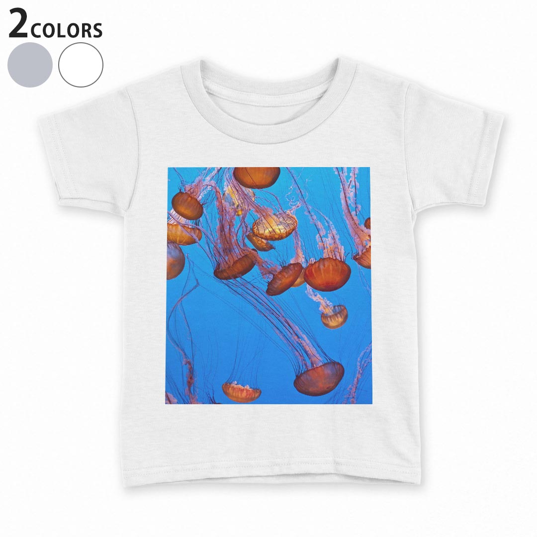 tシャツ キッズ 半袖 白地 灰色 ホワイト グレー デザイン 90 100 110 120 130 140 150 Tシャツ ティーシャツ T shirt上記で使用したデザインTシャツはこちら▼キッズ用Tシャツ　グレー・ホワイト全デザインはこちらから▼ ▼キッズ用Tシャツ　ブラック全デザインはこちらから▼商品特徴・15000デザインから選べる！デザインTシャツ！ ・洗濯も赤ちゃんにも安心なウェアプリント 　UltraChrome DGインクは洗濯に対しても色落ちが少なく、高い堅牢度が実証されています。 ・着心地や素材感にこだわった、上質なTシャツ。 ・1枚でも様になる万能型Tシャツ。 ・「よれない」「透けない」「長持ちする」という三大要素をすべて兼ね備えたTシャツです。 素材 ホワイト：綿　100％ グレー：綿　90％　ポリエステル10％ 注意事項画像はサンプルですので、Tシャツの大きさが若干異なる場合があります。ご覧の環境によっては多少色味に違いを感じる場合がございます。 イメージと違った、モニターと色味が異なるという理由での交換や返金はご対応出来かねます。 写真のカラーは可能な限り実際の商品に色味を近づけていますが、WEBの性質上ご使用のパソコンの設定や環境でカラーが若干異なります。 ご注文後に1点1点制作する受注生産品のため、不良品以外のご返品や交換は固くお断り致します。 選択間違いも保証対象外となりますため、ご注文の際は必ずサイズやカラーをご確認下さい。洗濯の際は、商品の色あせを避けるため手洗いをおすすめします。 つけ置き洗いは避けてください。 タンブラー乾燥はお控えください。発送について完全受注生産のハンドメイド商品となりますので、既製品と比べて発送までお時間を頂いています。 基本的に決済確認後、最大で10営業日での発送となります。繁忙期や休業日明けの場合はさらに時間がかかる場合があります。 その際には別途メールにてご連絡致します。メール便の場合、発送日から到着までに2〜4日ほどかかる場合が多く、紛失などの保障もご対応できかねます。あらかじめご了承下さい。