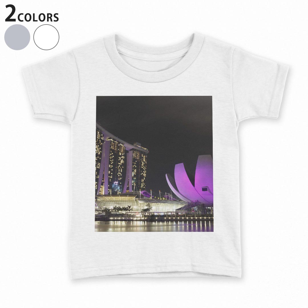 tシャツ キッズ 半袖 白地 灰色 ホワイト グレー デザイン 90 100 110 120 130 140 150 Tシャツ ティーシャツ T shirt上記で使用したデザインTシャツはこちら▼キッズ用Tシャツ　グレー・ホワイト全デザインはこちらから▼ ▼キッズ用Tシャツ　ブラック全デザインはこちらから▼商品特徴・15000デザインから選べる！デザインTシャツ！ ・洗濯も赤ちゃんにも安心なウェアプリント 　UltraChrome DGインクは洗濯に対しても色落ちが少なく、高い堅牢度が実証されています。 ・着心地や素材感にこだわった、上質なTシャツ。 ・1枚でも様になる万能型Tシャツ。 ・「よれない」「透けない」「長持ちする」という三大要素をすべて兼ね備えたTシャツです。 素材 ホワイト：綿　100％ グレー：綿　90％　ポリエステル10％ 注意事項画像はサンプルですので、Tシャツの大きさが若干異なる場合があります。ご覧の環境によっては多少色味に違いを感じる場合がございます。 イメージと違った、モニターと色味が異なるという理由での交換や返金はご対応出来かねます。 写真のカラーは可能な限り実際の商品に色味を近づけていますが、WEBの性質上ご使用のパソコンの設定や環境でカラーが若干異なります。 ご注文後に1点1点制作する受注生産品のため、不良品以外のご返品や交換は固くお断り致します。 選択間違いも保証対象外となりますため、ご注文の際は必ずサイズやカラーをご確認下さい。洗濯の際は、商品の色あせを避けるため手洗いをおすすめします。 つけ置き洗いは避けてください。 タンブラー乾燥はお控えください。発送について完全受注生産のハンドメイド商品となりますので、既製品と比べて発送までお時間を頂いています。 基本的に決済確認後、最大で10営業日での発送となります。繁忙期や休業日明けの場合はさらに時間がかかる場合があります。 その際には別途メールにてご連絡致します。メール便の場合、発送日から到着までに2〜4日ほどかかる場合が多く、紛失などの保障もご対応できかねます。あらかじめご了承下さい。
