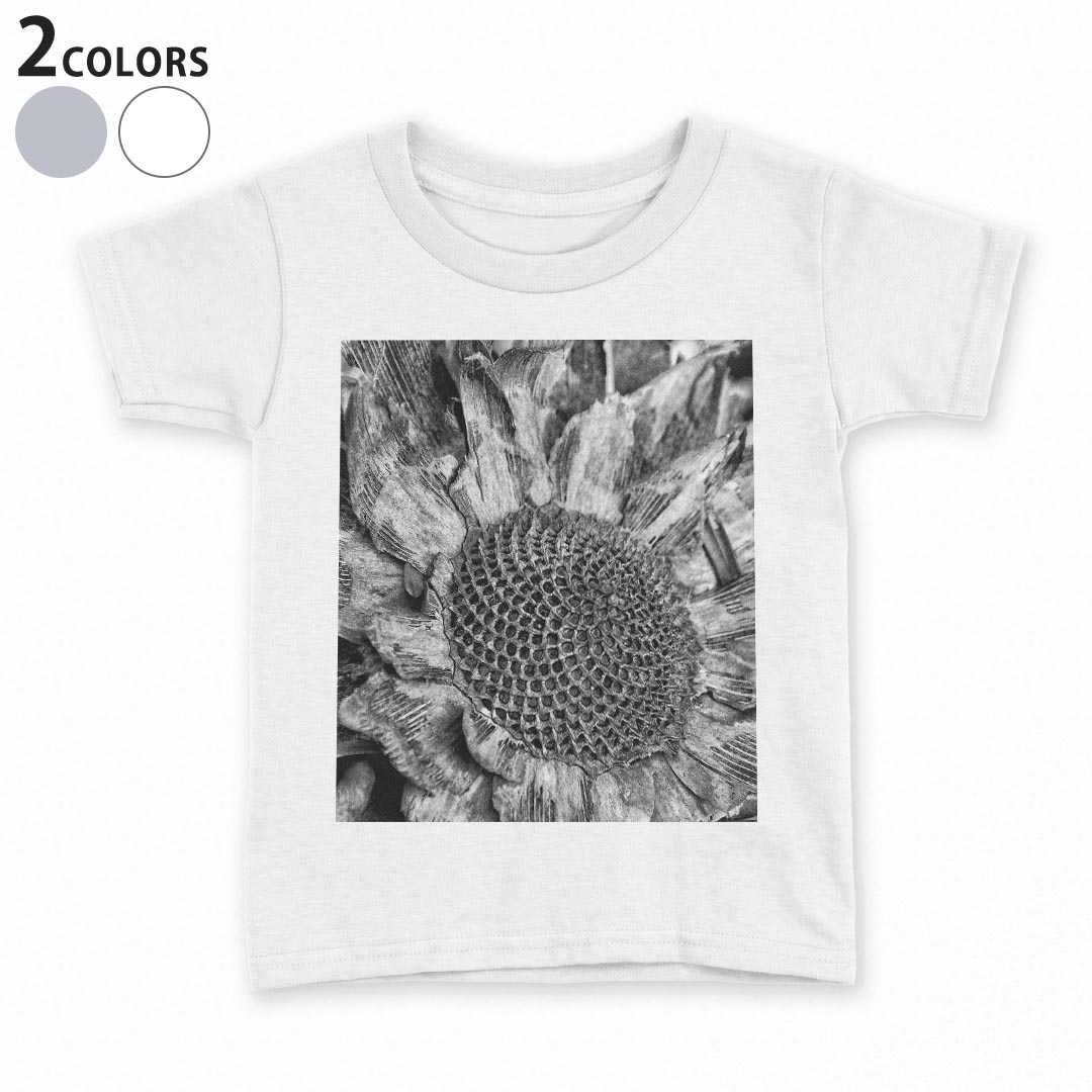 tシャツ キッズ 半袖 白地 灰色 ホワイト グレー デザイン 90 100 110 120 130 140 150 Tシャツ ティーシャツ T shirt上記で使用したデザインTシャツはこちら▼キッズ用Tシャツ　グレー・ホワイト全デザインはこちらから▼ ▼キッズ用Tシャツ　ブラック全デザインはこちらから▼商品特徴・15000デザインから選べる！デザインTシャツ！ ・洗濯も赤ちゃんにも安心なウェアプリント 　UltraChrome DGインクは洗濯に対しても色落ちが少なく、高い堅牢度が実証されています。 ・着心地や素材感にこだわった、上質なTシャツ。 ・1枚でも様になる万能型Tシャツ。 ・「よれない」「透けない」「長持ちする」という三大要素をすべて兼ね備えたTシャツです。 素材 ホワイト：綿　100％ グレー：綿　90％　ポリエステル10％ 注意事項画像はサンプルですので、Tシャツの大きさが若干異なる場合があります。ご覧の環境によっては多少色味に違いを感じる場合がございます。 イメージと違った、モニターと色味が異なるという理由での交換や返金はご対応出来かねます。 写真のカラーは可能な限り実際の商品に色味を近づけていますが、WEBの性質上ご使用のパソコンの設定や環境でカラーが若干異なります。 ご注文後に1点1点制作する受注生産品のため、不良品以外のご返品や交換は固くお断り致します。 機種の選択間違いも保証対象外となりますため、ご注文の際は必ず機種をご確認下さい。発送について完全受注生産のハンドメイド商品となりますので、既製品と比べて発送までお時間を頂いています。 基本的に決済確認後、最大で10営業日での発送となります。繁忙期や休業日明けの場合はさらに時間がかかる場合があります。 その際には別途メールにてご連絡致します。メール便の場合、発送日から到着までに2〜4日ほどかかる場合が多く、紛失などの保障もご対応できかねます。あらかじめご了承下さい。