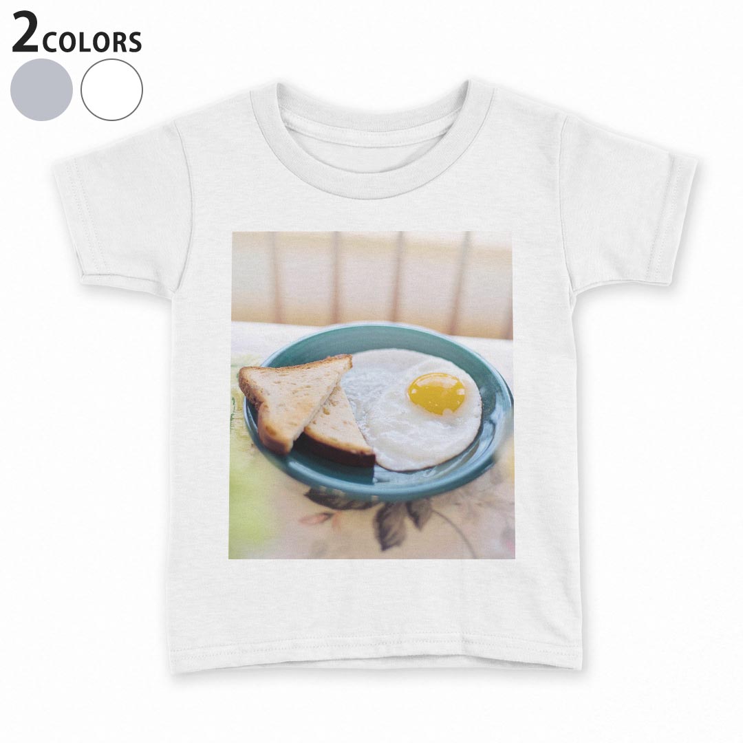 tシャツ キッズ 半袖 白地 灰色 ホワイト グレー デザイン 90 100 110 120 130 140 150 Tシャツ ティーシャツ T shirt上記で使用したデザインTシャツはこちら▼キッズ用Tシャツ　グレー・ホワイト全デザインはこちらから▼ ▼キッズ用Tシャツ　ブラック全デザインはこちらから▼商品特徴・15000デザインから選べる！デザインTシャツ！ ・洗濯も赤ちゃんにも安心なウェアプリント 　UltraChrome DGインクは洗濯に対しても色落ちが少なく、高い堅牢度が実証されています。 ・着心地や素材感にこだわった、上質なTシャツ。 ・1枚でも様になる万能型Tシャツ。 ・「よれない」「透けない」「長持ちする」という三大要素をすべて兼ね備えたTシャツです。 素材 ホワイト：綿　100％ グレー：綿　90％　ポリエステル10％ 注意事項画像はサンプルですので、Tシャツの大きさが若干異なる場合があります。ご覧の環境によっては多少色味に違いを感じる場合がございます。 イメージと違った、モニターと色味が異なるという理由での交換や返金はご対応出来かねます。 写真のカラーは可能な限り実際の商品に色味を近づけていますが、WEBの性質上ご使用のパソコンの設定や環境でカラーが若干異なります。 ご注文後に1点1点制作する受注生産品のため、不良品以外のご返品や交換は固くお断り致します。 機種の選択間違いも保証対象外となりますため、ご注文の際は必ず機種をご確認下さい。発送について完全受注生産のハンドメイド商品となりますので、既製品と比べて発送までお時間を頂いています。 基本的に決済確認後、最大で10営業日での発送となります。繁忙期や休業日明けの場合はさらに時間がかかる場合があります。 その際には別途メールにてご連絡致します。メール便の場合、発送日から到着までに2〜4日ほどかかる場合が多く、紛失などの保障もご対応できかねます。あらかじめご了承下さい。