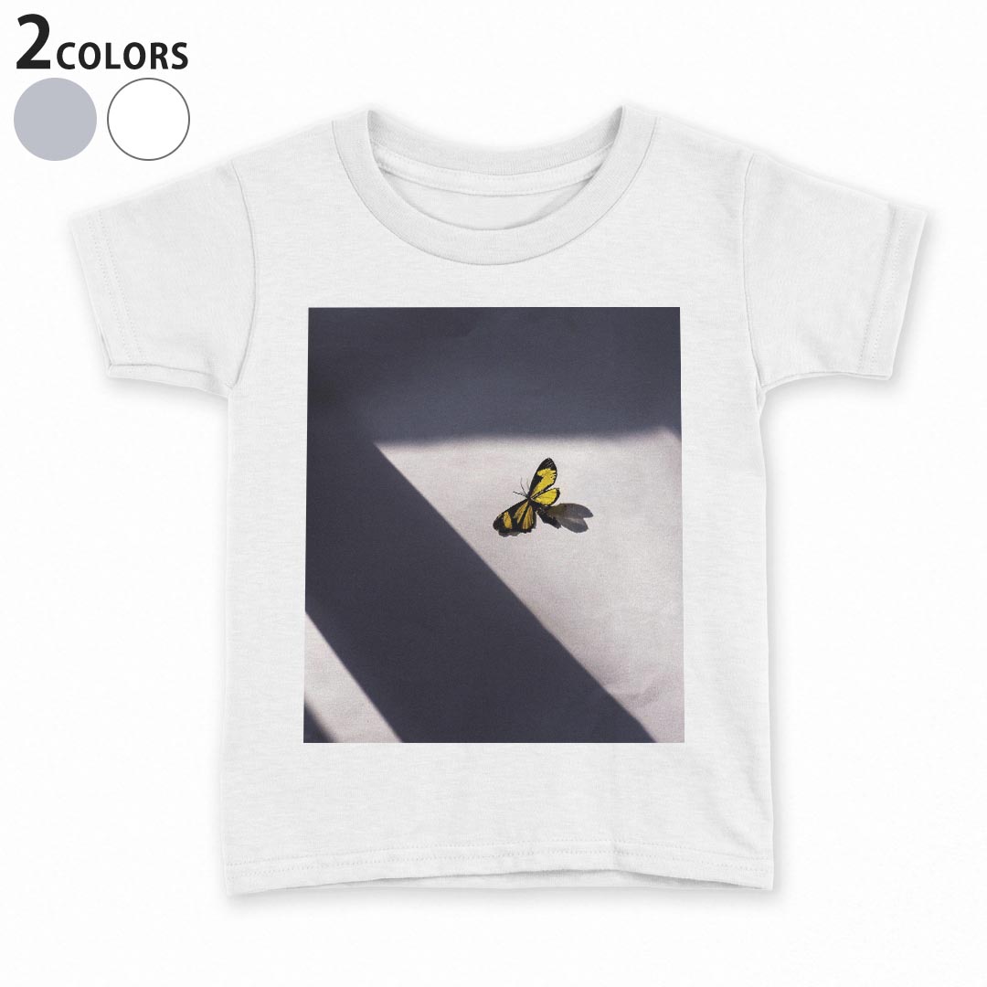 tシャツ キッズ 半袖 白地 灰色 ホワイト グレー デザイン 90 100 110 120 130 140 150 Tシャツ ティーシャツ T shirt上記で使用したデザインTシャツはこちら▼キッズ用Tシャツ　グレー・ホワイト全デザインはこちらから▼ ▼キッズ用Tシャツ　ブラック全デザインはこちらから▼商品特徴・15000デザインから選べる！デザインTシャツ！ ・洗濯も赤ちゃんにも安心なウェアプリント 　UltraChrome DGインクは洗濯に対しても色落ちが少なく、高い堅牢度が実証されています。 ・着心地や素材感にこだわった、上質なTシャツ。 ・1枚でも様になる万能型Tシャツ。 ・「よれない」「透けない」「長持ちする」という三大要素をすべて兼ね備えたTシャツです。 素材 ホワイト：綿　100％ グレー：綿　90％　ポリエステル10％ 注意事項画像はサンプルですので、Tシャツの大きさが若干異なる場合があります。ご覧の環境によっては多少色味に違いを感じる場合がございます。 イメージと違った、モニターと色味が異なるという理由での交換や返金はご対応出来かねます。 写真のカラーは可能な限り実際の商品に色味を近づけていますが、WEBの性質上ご使用のパソコンの設定や環境でカラーが若干異なります。 ご注文後に1点1点制作する受注生産品のため、不良品以外のご返品や交換は固くお断り致します。 機種の選択間違いも保証対象外となりますため、ご注文の際は必ず機種をご確認下さい。発送について完全受注生産のハンドメイド商品となりますので、既製品と比べて発送までお時間を頂いています。 基本的に決済確認後、最大で10営業日での発送となります。繁忙期や休業日明けの場合はさらに時間がかかる場合があります。 その際には別途メールにてご連絡致します。メール便の場合、発送日から到着までに2〜4日ほどかかる場合が多く、紛失などの保障もご対応できかねます。あらかじめご了承下さい。
