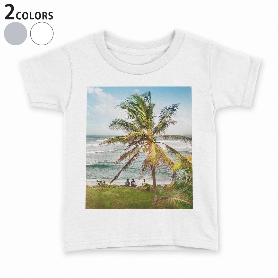 tシャツ キッズ 半袖 白地 灰色 ホワイト グレー デザイン 90 100 110 120 130 140 150 Tシャツ ティーシャツ T shirt上記で使用したデザインTシャツはこちら▼キッズ用Tシャツ　グレー・ホワイト全デザインはこちらから▼ ▼キッズ用Tシャツ　ブラック全デザインはこちらから▼商品特徴・15000デザインから選べる！デザインTシャツ！ ・洗濯も赤ちゃんにも安心なウェアプリント 　UltraChrome DGインクは洗濯に対しても色落ちが少なく、高い堅牢度が実証されています。 ・着心地や素材感にこだわった、上質なTシャツ。 ・1枚でも様になる万能型Tシャツ。 ・「よれない」「透けない」「長持ちする」という三大要素をすべて兼ね備えたTシャツです。 素材 ホワイト：綿　100％ グレー：綿　90％　ポリエステル10％ 注意事項画像はサンプルですので、Tシャツの大きさが若干異なる場合があります。ご覧の環境によっては多少色味に違いを感じる場合がございます。 イメージと違った、モニターと色味が異なるという理由での交換や返金はご対応出来かねます。 写真のカラーは可能な限り実際の商品に色味を近づけていますが、WEBの性質上ご使用のパソコンの設定や環境でカラーが若干異なります。 ご注文後に1点1点制作する受注生産品のため、不良品以外のご返品や交換は固くお断り致します。 機種の選択間違いも保証対象外となりますため、ご注文の際は必ず機種をご確認下さい。発送について完全受注生産のハンドメイド商品となりますので、既製品と比べて発送までお時間を頂いています。 基本的に決済確認後、最大で10営業日での発送となります。繁忙期や休業日明けの場合はさらに時間がかかる場合があります。 その際には別途メールにてご連絡致します。メール便の場合、発送日から到着までに2〜4日ほどかかる場合が多く、紛失などの保障もご対応できかねます。あらかじめご了承下さい。