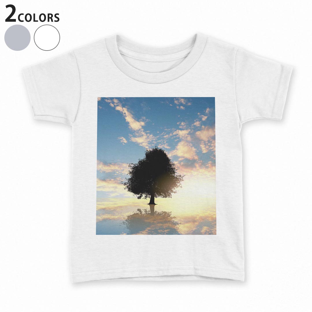 tシャツ キッズ 半袖 白地 灰色 ホワイト グレー デザイン 90 100 110 120 130 140 150 Tシャツ ティーシャツ T shirt上記で使用したデザインTシャツはこちら▼キッズ用Tシャツ　グレー・ホワイト全デザインはこちらから▼ ▼キッズ用Tシャツ　ブラック全デザインはこちらから▼商品特徴・15000デザインから選べる！デザインTシャツ！ ・洗濯も赤ちゃんにも安心なウェアプリント 　UltraChrome DGインクは洗濯に対しても色落ちが少なく、高い堅牢度が実証されています。 ・着心地や素材感にこだわった、上質なTシャツ。 ・1枚でも様になる万能型Tシャツ。 ・「よれない」「透けない」「長持ちする」という三大要素をすべて兼ね備えたTシャツです。 素材 ホワイト：綿　100％ グレー：綿　90％　ポリエステル10％ 注意事項画像はサンプルですので、Tシャツの大きさが若干異なる場合があります。ご覧の環境によっては多少色味に違いを感じる場合がございます。 イメージと違った、モニターと色味が異なるという理由での交換や返金はご対応出来かねます。 写真のカラーは可能な限り実際の商品に色味を近づけていますが、WEBの性質上ご使用のパソコンの設定や環境でカラーが若干異なります。 ご注文後に1点1点制作する受注生産品のため、不良品以外のご返品や交換は固くお断り致します。 選択間違いも保証対象外となりますため、ご注文の際は必ずサイズやカラーをご確認下さい。洗濯の際は、商品の色あせを避けるため手洗いをおすすめします。 つけ置き洗いは避けてください。 タンブラー乾燥はお控えください。発送について完全受注生産のハンドメイド商品となりますので、既製品と比べて発送までお時間を頂いています。 基本的に決済確認後、最大で10営業日での発送となります。繁忙期や休業日明けの場合はさらに時間がかかる場合があります。 その際には別途メールにてご連絡致します。メール便の場合、発送日から到着までに2〜4日ほどかかる場合が多く、紛失などの保障もご対応できかねます。あらかじめご了承下さい。