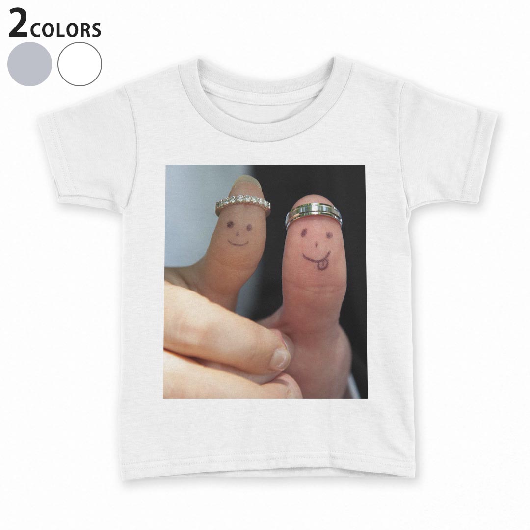 tシャツ キッズ 半袖 白地 灰色 ホワイト グレー デザイン 90 100 110 120 130 140 150 Tシャツ ティーシャツ T shirt上記で使用したデザインTシャツはこちら▼キッズ用Tシャツ　グレー・ホワイト全デザインはこちらから▼ ▼キッズ用Tシャツ　ブラック全デザインはこちらから▼商品特徴・15000デザインから選べる！デザインTシャツ！ ・洗濯も赤ちゃんにも安心なウェアプリント 　UltraChrome DGインクは洗濯に対しても色落ちが少なく、高い堅牢度が実証されています。 ・着心地や素材感にこだわった、上質なTシャツ。 ・1枚でも様になる万能型Tシャツ。 ・「よれない」「透けない」「長持ちする」という三大要素をすべて兼ね備えたTシャツです。 素材 ホワイト：綿　100％ グレー：綿　90％　ポリエステル10％ 注意事項画像はサンプルですので、Tシャツの大きさが若干異なる場合があります。ご覧の環境によっては多少色味に違いを感じる場合がございます。 イメージと違った、モニターと色味が異なるという理由での交換や返金はご対応出来かねます。 写真のカラーは可能な限り実際の商品に色味を近づけていますが、WEBの性質上ご使用のパソコンの設定や環境でカラーが若干異なります。 ご注文後に1点1点制作する受注生産品のため、不良品以外のご返品や交換は固くお断り致します。 選択間違いも保証対象外となりますため、ご注文の際は必ずサイズやカラーをご確認下さい。洗濯の際は、商品の色あせを避けるため手洗いをおすすめします。 つけ置き洗いは避けてください。 タンブラー乾燥はお控えください。発送について完全受注生産のハンドメイド商品となりますので、既製品と比べて発送までお時間を頂いています。 基本的に決済確認後、最大で10営業日での発送となります。繁忙期や休業日明けの場合はさらに時間がかかる場合があります。 その際には別途メールにてご連絡致します。メール便の場合、発送日から到着までに2〜4日ほどかかる場合が多く、紛失などの保障もご対応できかねます。あらかじめご了承下さい。