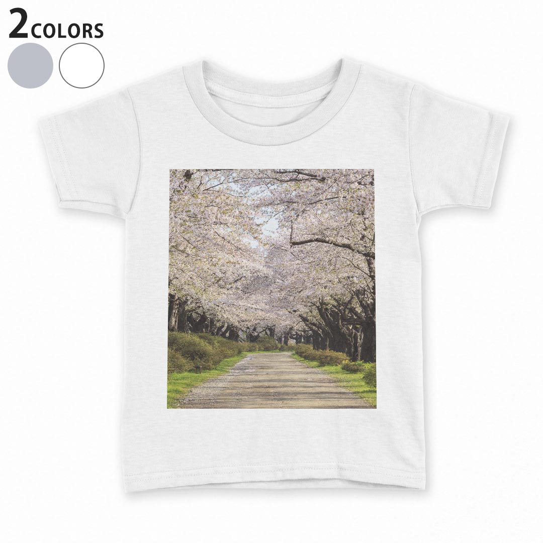 tシャツ キッズ 半袖 白地 灰色 ホワイト グレー デザイン 90 100 110 120 130 140 150 Tシャツ ティーシャツ T shirt上記で使用したデザインTシャツはこちら▼キッズ用Tシャツ　グレー・ホワイト全デザインはこちらから▼ ▼キッズ用Tシャツ　ブラック全デザインはこちらから▼商品特徴・15000デザインから選べる！デザインTシャツ！ ・洗濯も赤ちゃんにも安心なウェアプリント 　UltraChrome DGインクは洗濯に対しても色落ちが少なく、高い堅牢度が実証されています。 ・着心地や素材感にこだわった、上質なTシャツ。 ・1枚でも様になる万能型Tシャツ。 ・「よれない」「透けない」「長持ちする」という三大要素をすべて兼ね備えたTシャツです。 素材 ホワイト：綿　100％ グレー：綿　90％　ポリエステル10％ 注意事項画像はサンプルですので、Tシャツの大きさが若干異なる場合があります。ご覧の環境によっては多少色味に違いを感じる場合がございます。 イメージと違った、モニターと色味が異なるという理由での交換や返金はご対応出来かねます。 写真のカラーは可能な限り実際の商品に色味を近づけていますが、WEBの性質上ご使用のパソコンの設定や環境でカラーが若干異なります。 ご注文後に1点1点制作する受注生産品のため、不良品以外のご返品や交換は固くお断り致します。 選択間違いも保証対象外となりますため、ご注文の際は必ずサイズやカラーをご確認下さい。洗濯の際は、商品の色あせを避けるため手洗いをおすすめします。 つけ置き洗いは避けてください。 タンブラー乾燥はお控えください。発送について完全受注生産のハンドメイド商品となりますので、既製品と比べて発送までお時間を頂いています。 基本的に決済確認後、最大で10営業日での発送となります。繁忙期や休業日明けの場合はさらに時間がかかる場合があります。 その際には別途メールにてご連絡致します。メール便の場合、発送日から到着までに2〜4日ほどかかる場合が多く、紛失などの保障もご対応できかねます。あらかじめご了承下さい。