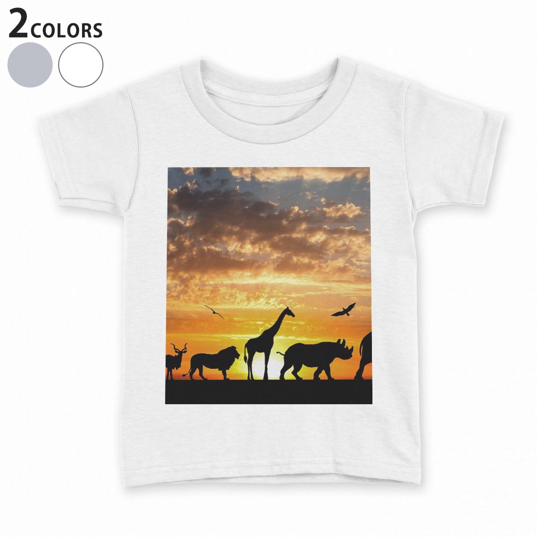 tシャツ キッズ 半袖 白地 灰色 ホワイト グレー デザイン 90 100 110 120 130 140 150 Tシャツ ティーシャツ T shirt上記で使用したデザインTシャツはこちら▼キッズ用Tシャツ　グレー・ホワイト全デザインはこちらから▼ ▼キッズ用Tシャツ　ブラック全デザインはこちらから▼商品特徴・15000デザインから選べる！デザインTシャツ！ ・洗濯も赤ちゃんにも安心なウェアプリント 　UltraChrome DGインクは洗濯に対しても色落ちが少なく、高い堅牢度が実証されています。 ・着心地や素材感にこだわった、上質なTシャツ。 ・1枚でも様になる万能型Tシャツ。 ・「よれない」「透けない」「長持ちする」という三大要素をすべて兼ね備えたTシャツです。 素材 ホワイト：綿　100％ グレー：綿　90％　ポリエステル10％ 注意事項画像はサンプルですので、Tシャツの大きさが若干異なる場合があります。ご覧の環境によっては多少色味に違いを感じる場合がございます。 イメージと違った、モニターと色味が異なるという理由での交換や返金はご対応出来かねます。 写真のカラーは可能な限り実際の商品に色味を近づけていますが、WEBの性質上ご使用のパソコンの設定や環境でカラーが若干異なります。 ご注文後に1点1点制作する受注生産品のため、不良品以外のご返品や交換は固くお断り致します。 選択間違いも保証対象外となりますため、ご注文の際は必ずサイズやカラーをご確認下さい。洗濯の際は、商品の色あせを避けるため手洗いをおすすめします。 つけ置き洗いは避けてください。 タンブラー乾燥はお控えください。発送について完全受注生産のハンドメイド商品となりますので、既製品と比べて発送までお時間を頂いています。 基本的に決済確認後、最大で10営業日での発送となります。繁忙期や休業日明けの場合はさらに時間がかかる場合があります。 その際には別途メールにてご連絡致します。メール便の場合、発送日から到着までに2〜4日ほどかかる場合が多く、紛失などの保障もご対応できかねます。あらかじめご了承下さい。