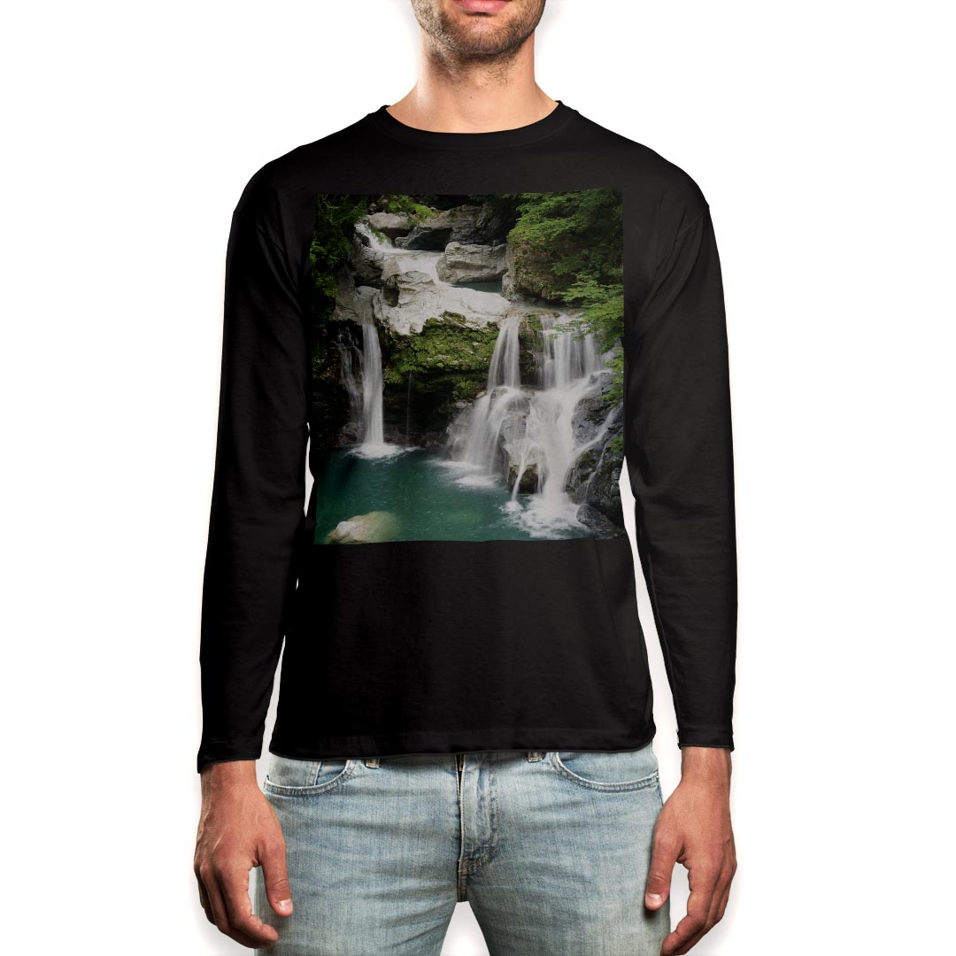 ロング tシャツ メンズ 長袖 ブラック デザイン XS S M L XL 2XL ロンT ティーシャツ 黒 black T shirt long sleeve▼男性用ロングTシャツ ブラック全デザインはこちらから▼▼男性用ロングTシャツ ホワイト・グレー全デザインはこちらから▼商品特徴・16000デザインから選べる！デザインTシャツ！ ・洗濯も赤ちゃんにも安心なウェアプリント 　UltraChrome DGインクは洗濯に対しても色落ちが少なく、高い堅牢度が実証されています。 ・伸縮性に優れた素材、品質とタフネス性に優れたTシャツ。 素材 素材構成：綿　100％ メイン素材：コットン　クルーネックタイプ 注意事項画像はサンプルですので、Tシャツの大きさが若干異なる場合があります。ご覧の環境によっては多少色味に違いを感じる場合がございます。 イメージと違った、モニターと色味が異なるという理由での交換や返金はご対応出来かねます。 写真のカラーは可能な限り実際の商品に色味を近づけていますが、WEBの性質上ご使用のパソコンの設定や環境でカラーが若干異なります。 ご注文後に1点1点制作する受注生産品のため、不良品以外のご返品や交換は固くお断り致します。 選択間違いも保証対象外となりますため、ご注文の際は必ずサイズやカラーをご確認下さい。洗濯の際は、商品の色あせを避けるため手洗いをおすすめします。 つけ置き洗いは避けてください。 タンブラー乾燥はお控えください。発送について完全受注生産のハンドメイド商品となりますので、既製品と比べて発送までお時間を頂いています。 基本的に決済確認後、最大で10営業日での発送となります。繁忙期や休業日明けの場合はさらに時間がかかる場合があります。 その際には別途メールにてご連絡致します。メール便の場合、発送日から到着までに2〜4日ほどかかる場合が多く、紛失などの保障もご対応できかねます。あらかじめご了承下さい。