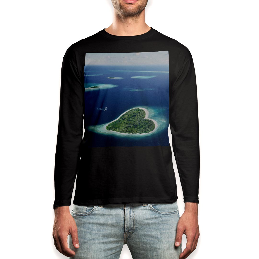 ロング tシャツ メンズ 長袖 ブラック デザイン XS S M L XL 2XL ロンT ティーシャツ 黒 black T shirt long sleeve▼男性用ロングTシャツ ブラック全デザインはこちらから▼▼男性用ロングTシャツ ホワイト・グレー全デザインはこちらから▼商品特徴・16000デザインから選べる！デザインTシャツ！ ・洗濯も赤ちゃんにも安心なウェアプリント 　UltraChrome DGインクは洗濯に対しても色落ちが少なく、高い堅牢度が実証されています。 ・伸縮性に優れた素材、品質とタフネス性に優れたTシャツ。 素材 素材構成：綿　100％ メイン素材：コットン　クルーネックタイプ 注意事項画像はサンプルですので、Tシャツの大きさが若干異なる場合があります。ご覧の環境によっては多少色味に違いを感じる場合がございます。 イメージと違った、モニターと色味が異なるという理由での交換や返金はご対応出来かねます。 写真のカラーは可能な限り実際の商品に色味を近づけていますが、WEBの性質上ご使用のパソコンの設定や環境でカラーが若干異なります。 ご注文後に1点1点制作する受注生産品のため、不良品以外のご返品や交換は固くお断り致します。 機種の選択間違いも保証対象外となりますため、ご注文の際は必ず機種をご確認下さい。発送について完全受注生産のハンドメイド商品となりますので、既製品と比べて発送までお時間を頂いています。 基本的に決済確認後、最大で10営業日での発送となります。繁忙期や休業日明けの場合はさらに時間がかかる場合があります。 その際には別途メールにてご連絡致します。メール便の場合、発送日から到着までに2〜4日ほどかかる場合が多く、紛失などの保障もご対応できかねます。あらかじめご了承下さい。