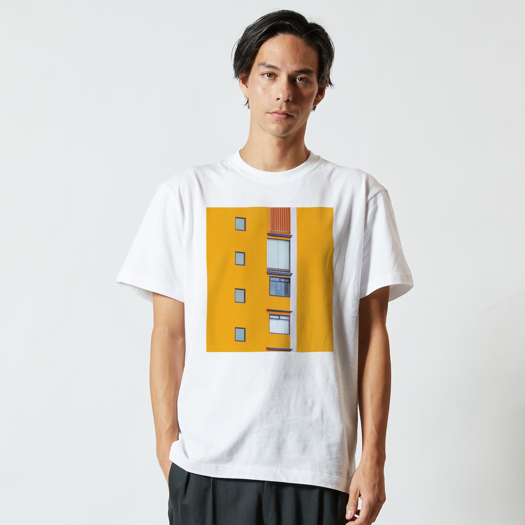 Tシャツ メンズ 半袖 ホワイト グレー デザイン S M L XL 2XL Tシャツ ティーシャツ T shirt 023030 窓　写真　建物 kabekore-11134865 kabeコレ サンプル画像2