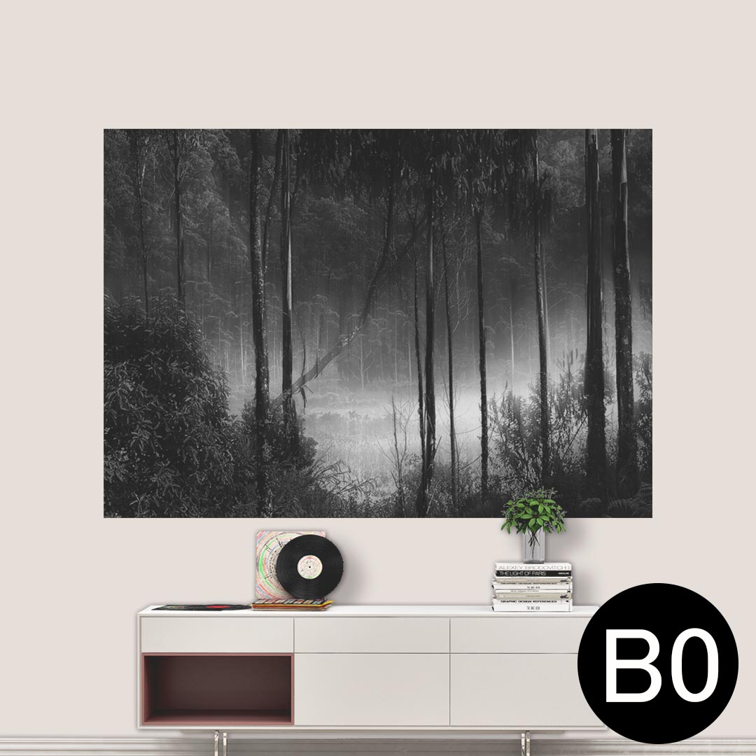 ポステッカー ポスター ウォールステッカー シール式ステッカー 飾り 1030mm×1456mm B0 写真 フォト 壁 インテリア おしゃれ 剥がせる wall sticker poster 025587 森林　モノクロ　霧